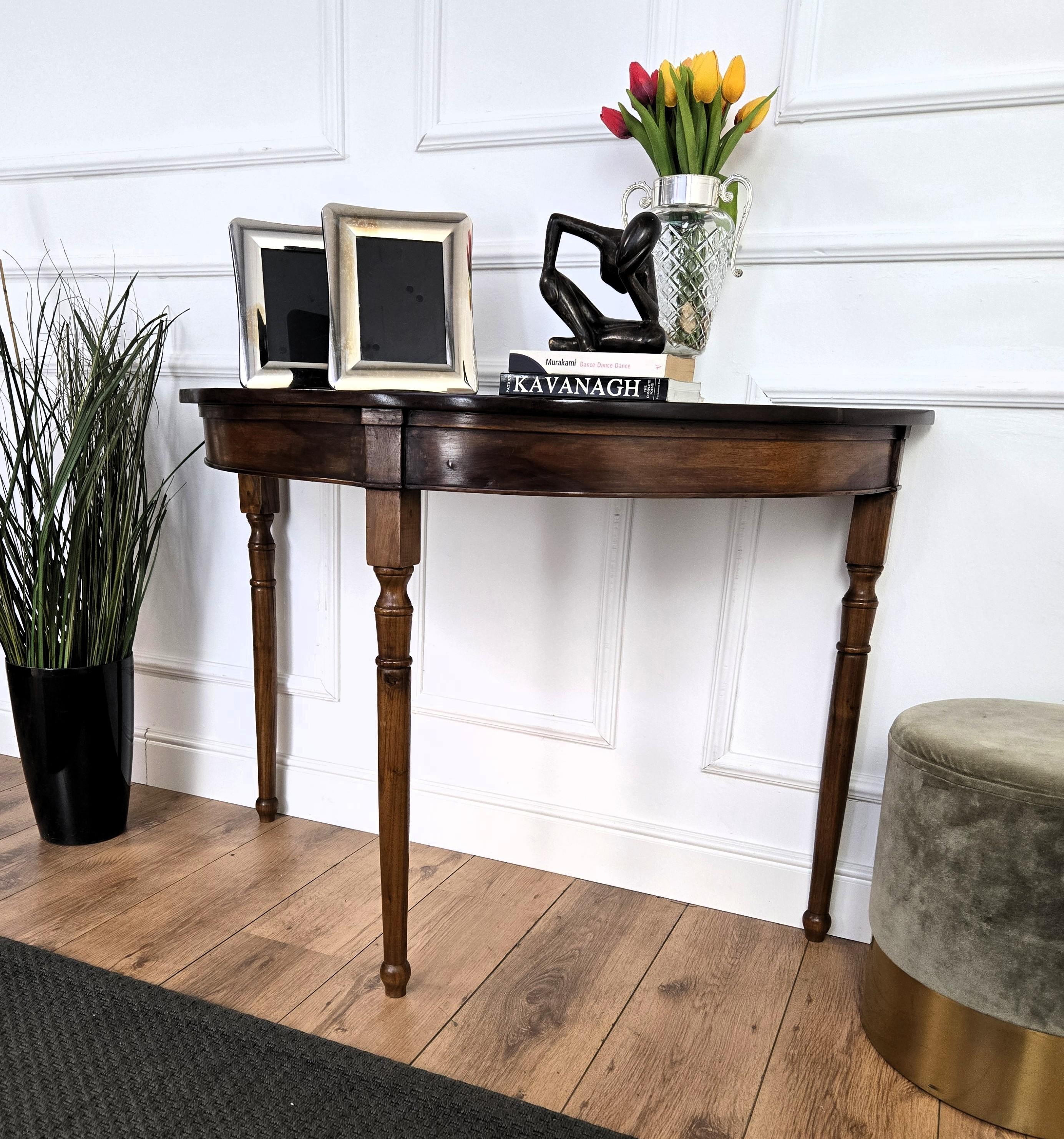 Italiano Tavolino Console da Parete Demi Lune in legno italiano del metà secolo in vendita