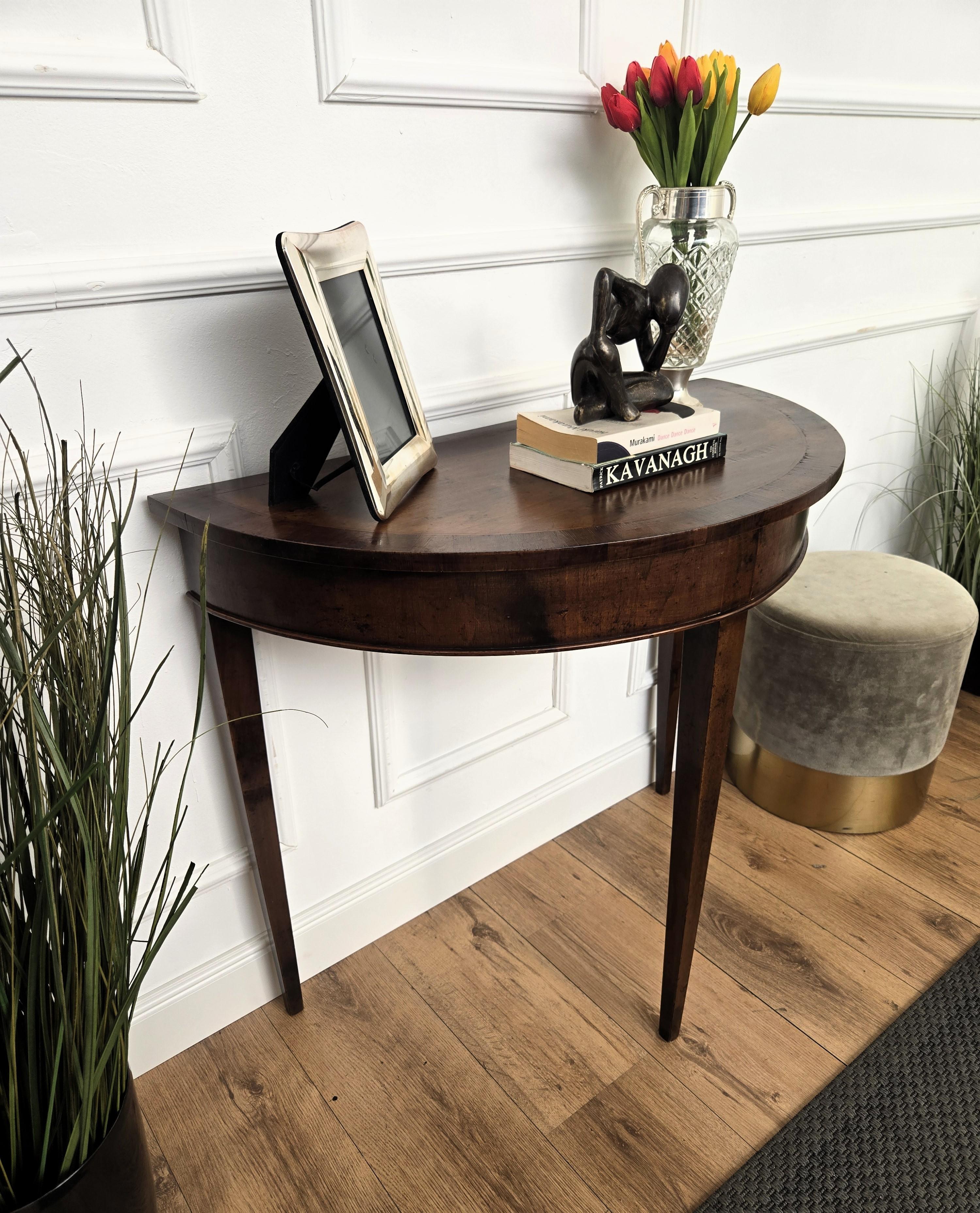 Mid-Century Italian Wood Inlay Demi Lune Wall Console Side Table In Good Condition For Sale In Carimate, Como