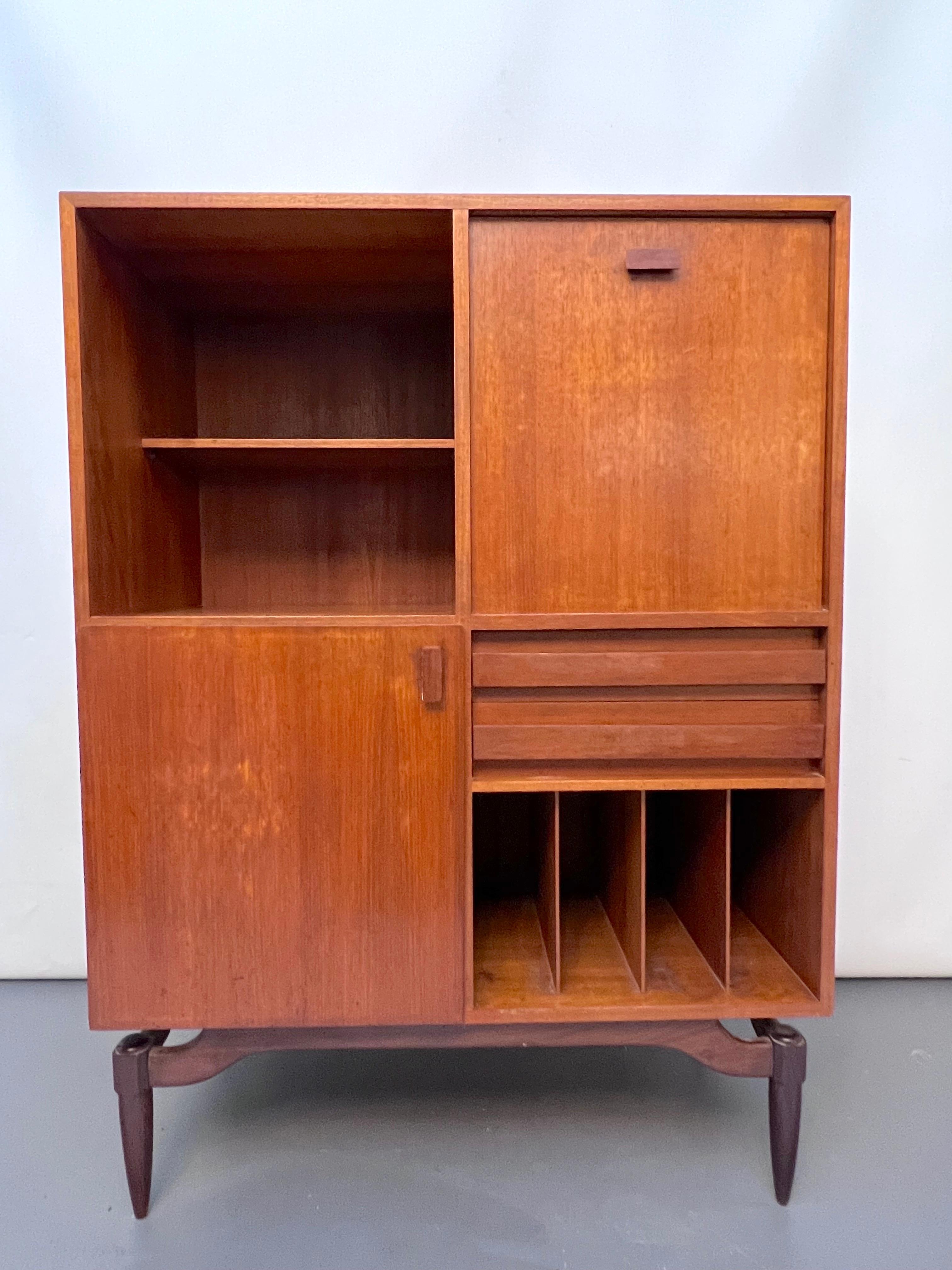 Mid-Century Italian Wood Sideboard from 50s For Sale 7