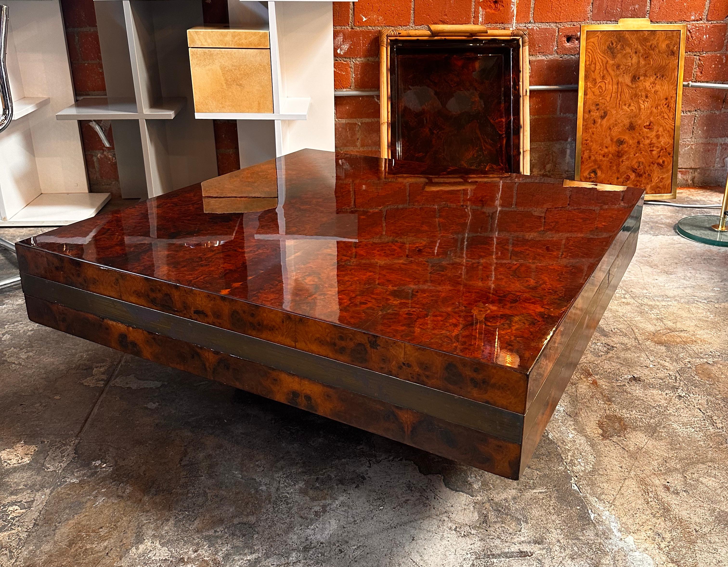 Fin du 20e siècle Table basse carrée en bois italienne du milieu du siècle, 1970 en vente
