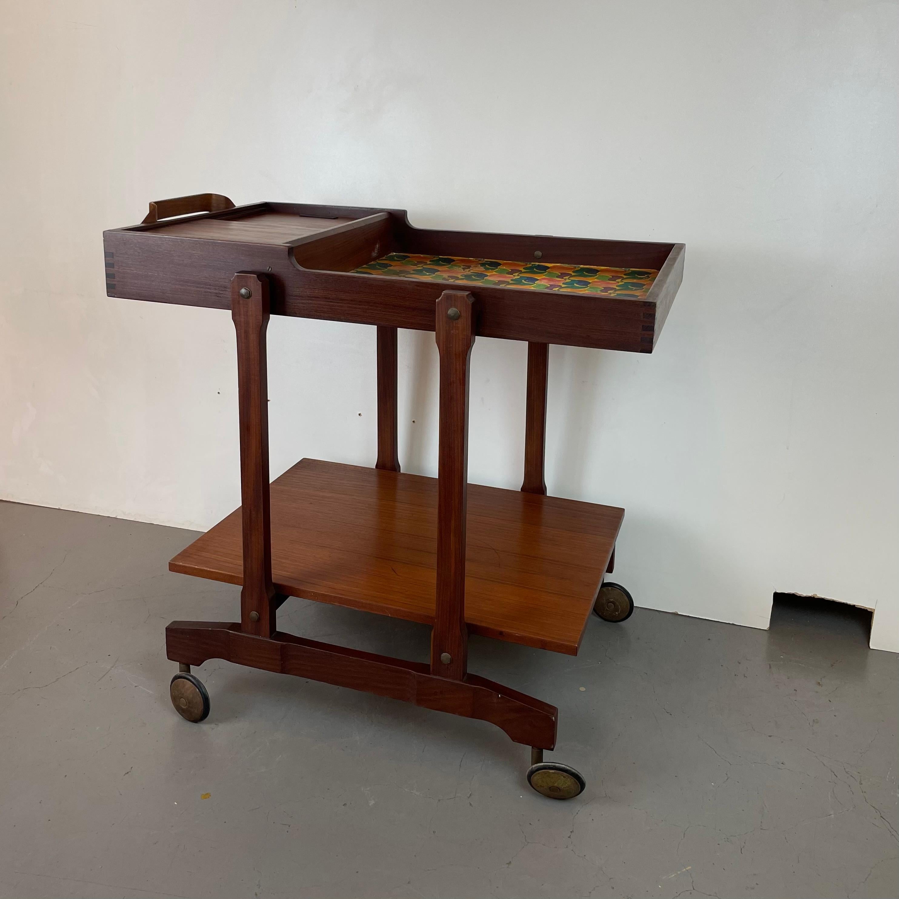 Carrito de bar de madera italiano de mediados de siglo, años 60 en venta 9