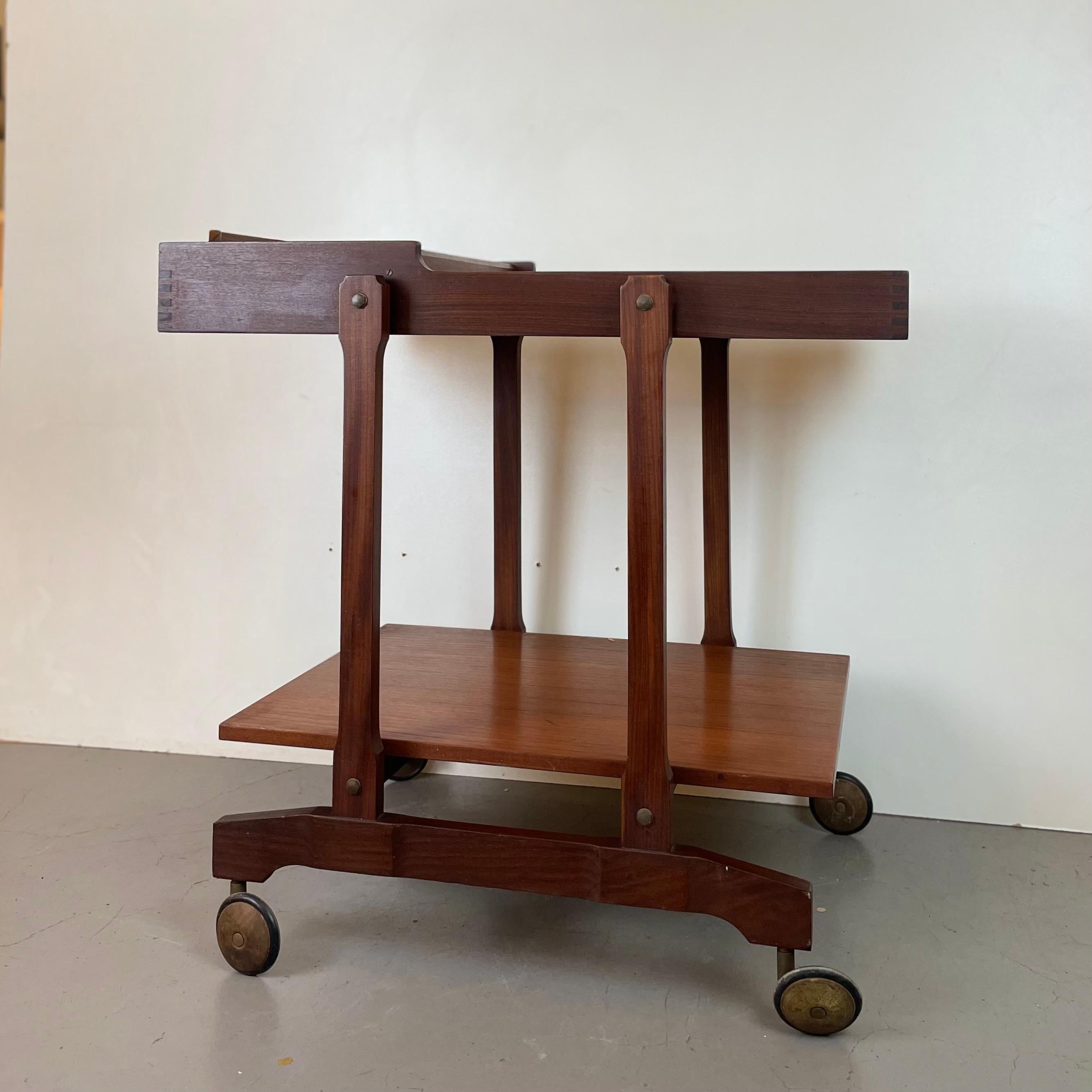Carrito de bar de madera italiano de mediados de siglo, años 60 Moderno de mediados de siglo en venta