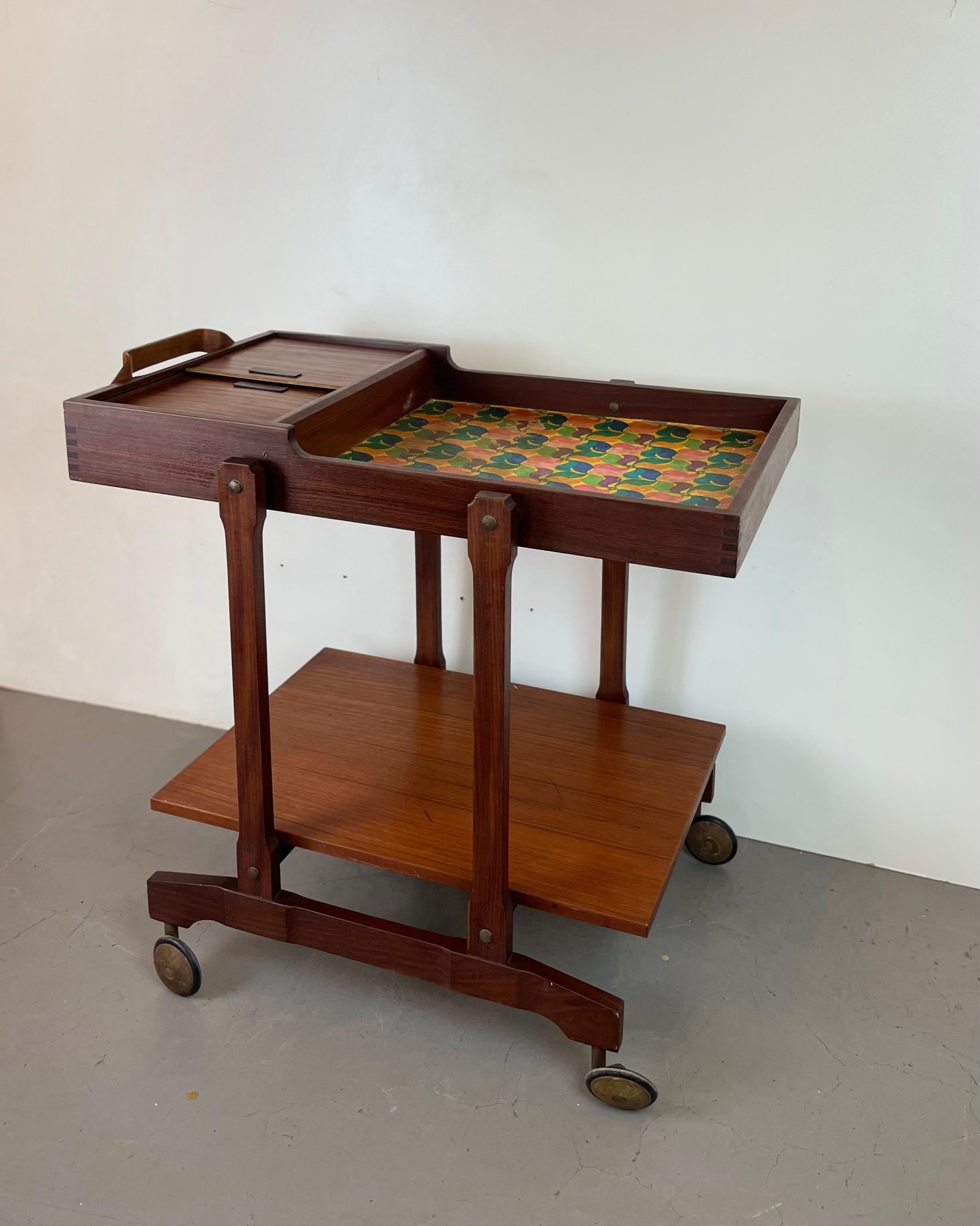Carrito de bar de madera italiano de mediados de siglo, años 60 Italiano en venta