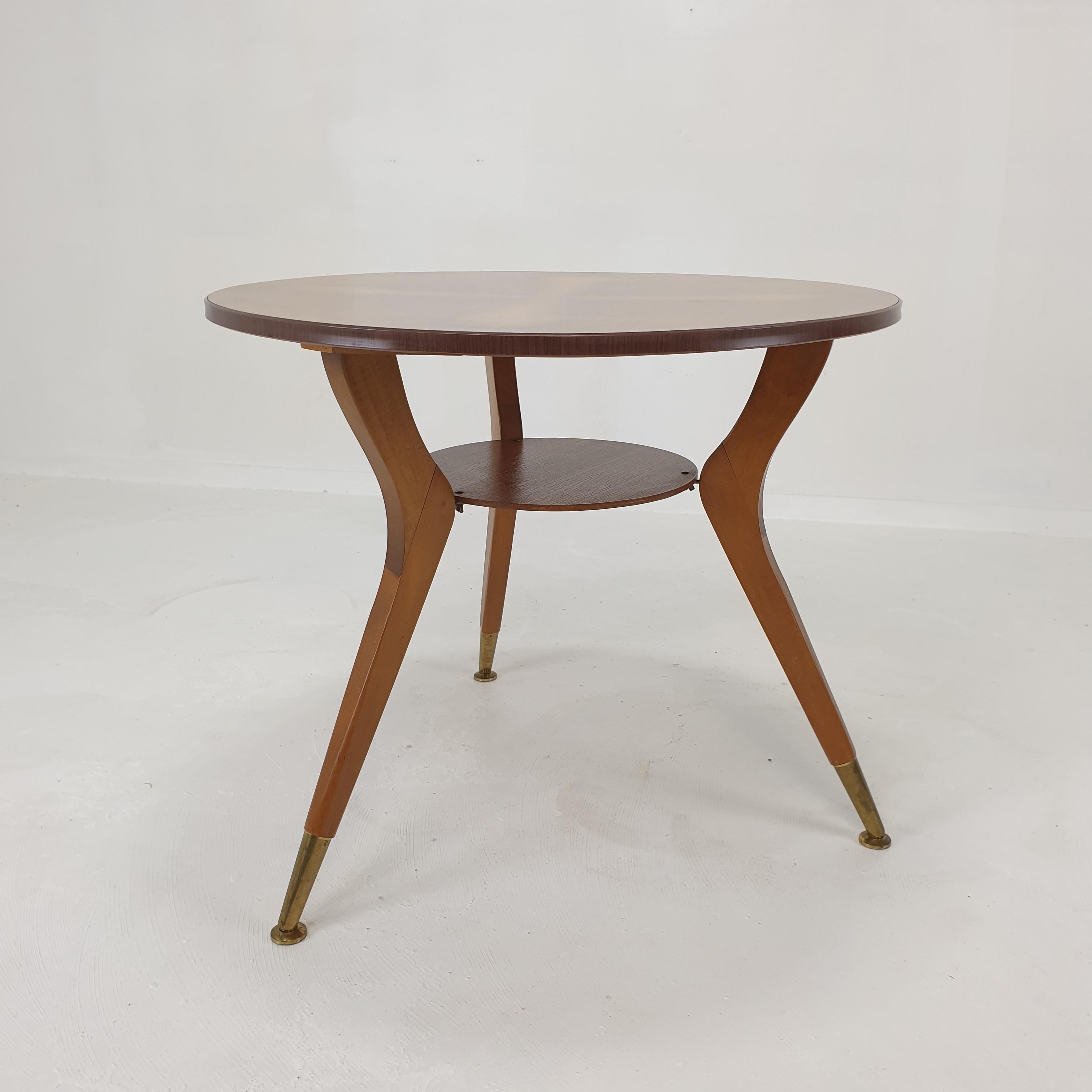 Midcentury Italian Wooden Coffee or Side Table with Brass Feet, 1960s In Good Condition For Sale In Oud Beijerland, NL