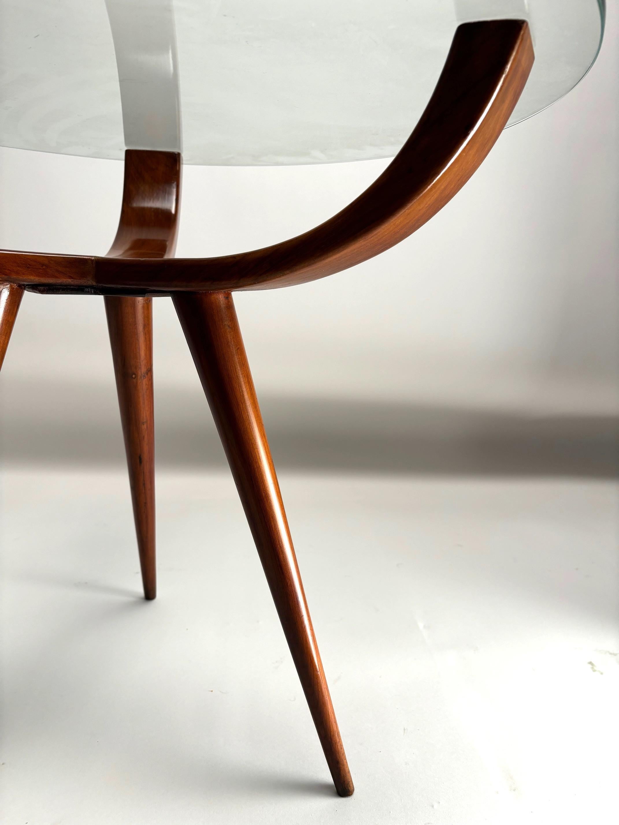 Italienischer Holz-Couchtisch aus der Mitte des Jahrhunderts, Melchiorre Bega, Italien (Glas) im Angebot
