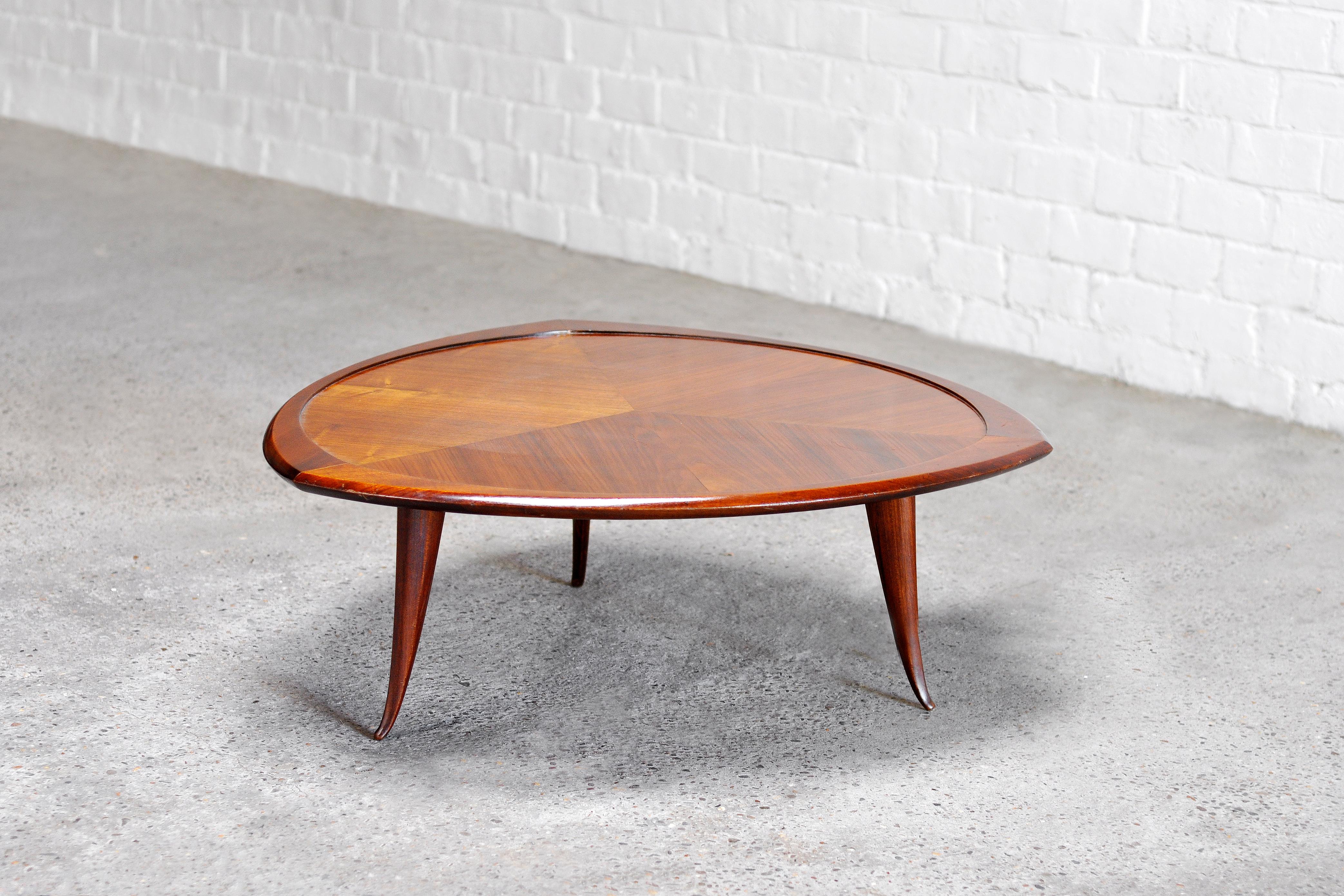 Mid-Century Italian Wooden Coffee Table In The Style Of Cesare Lacca, 1960's In Good Condition For Sale In Zwijndrecht, Antwerp