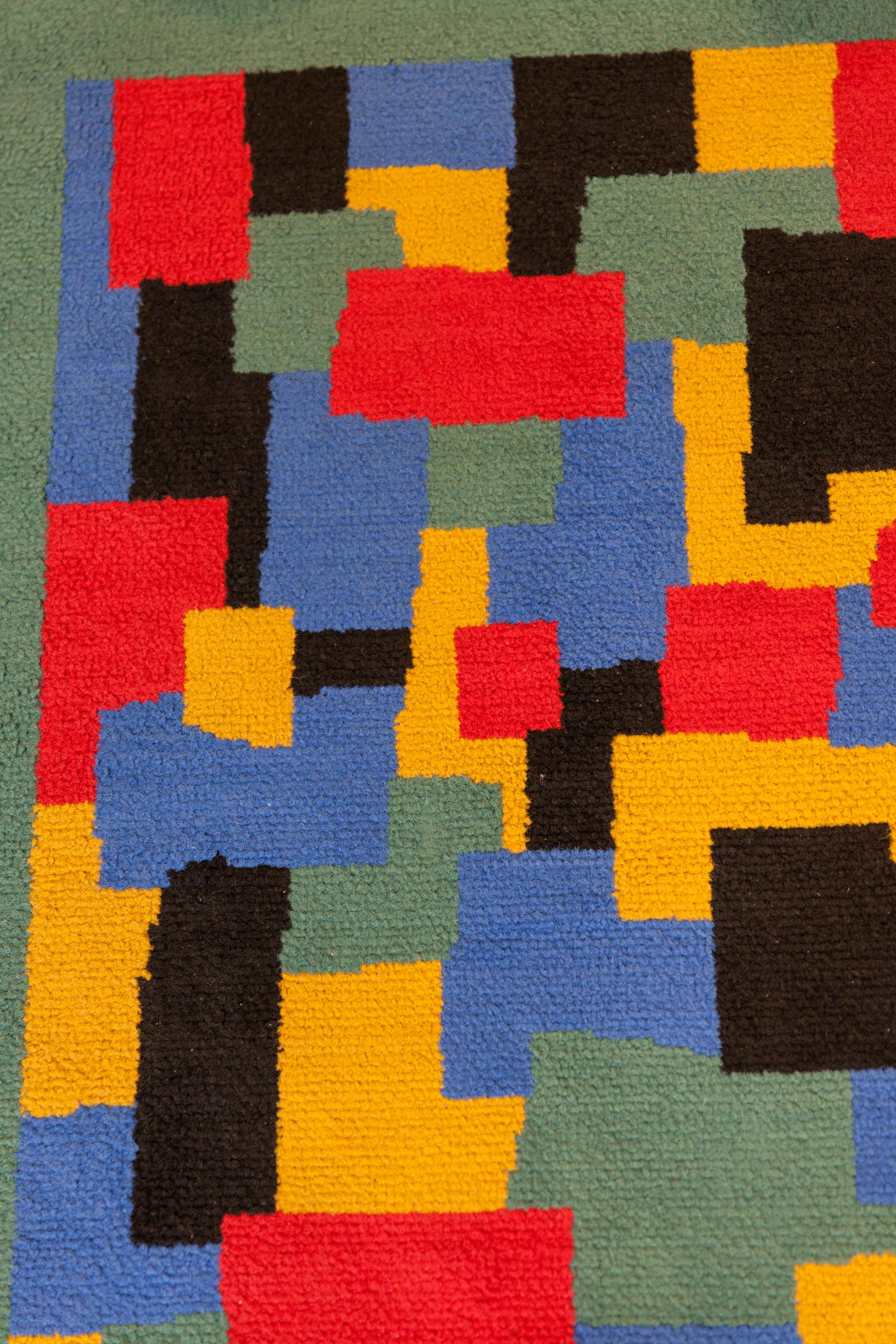 Mid-Century moderno Tappeto in lana italiana di metà secolo con motivo geometrico anni '60, blu verde giallo in vendita