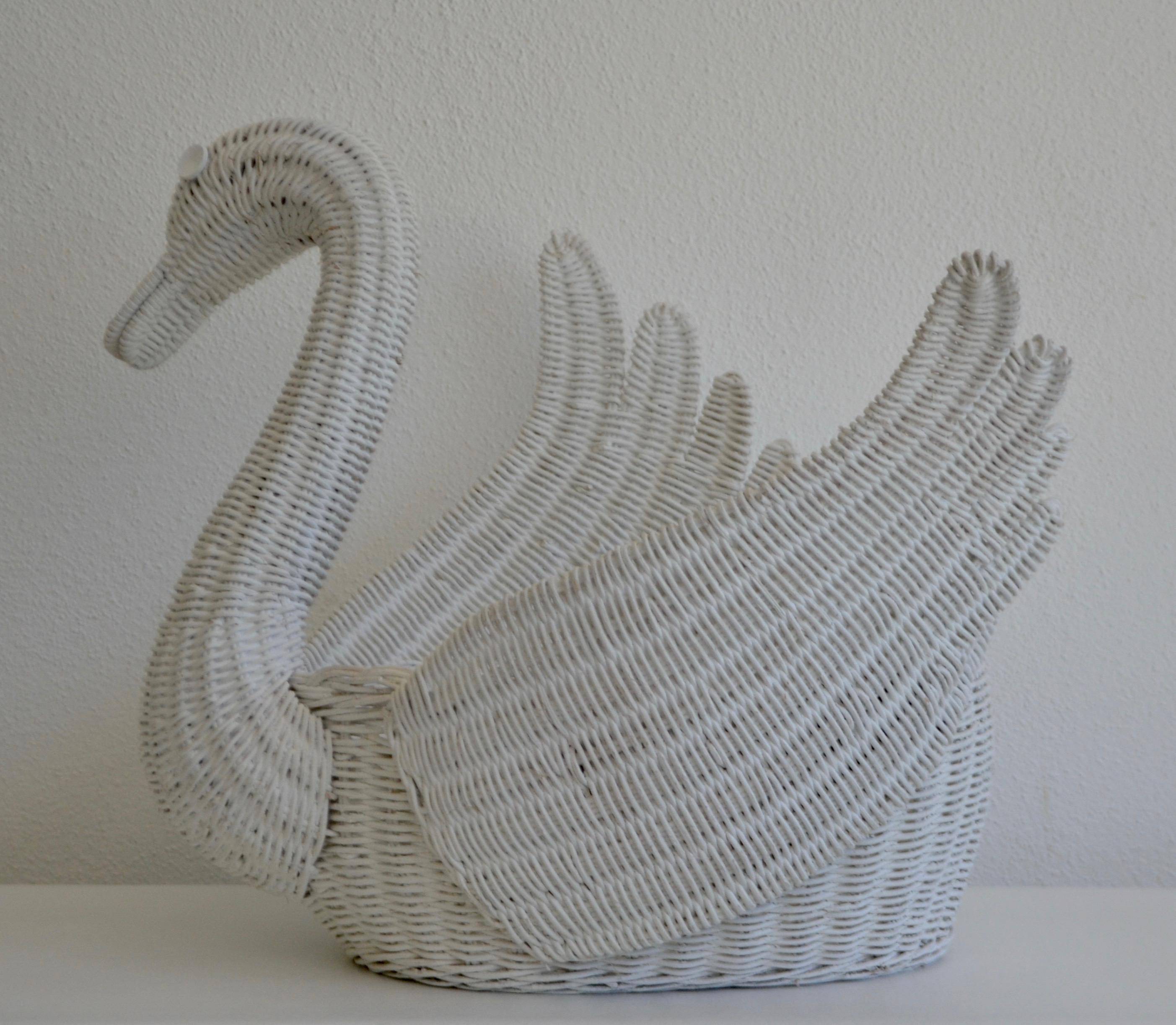Midcentury Italian Woven Rattan Swan Form Basket In Good Condition For Sale In West Palm Beach, FL