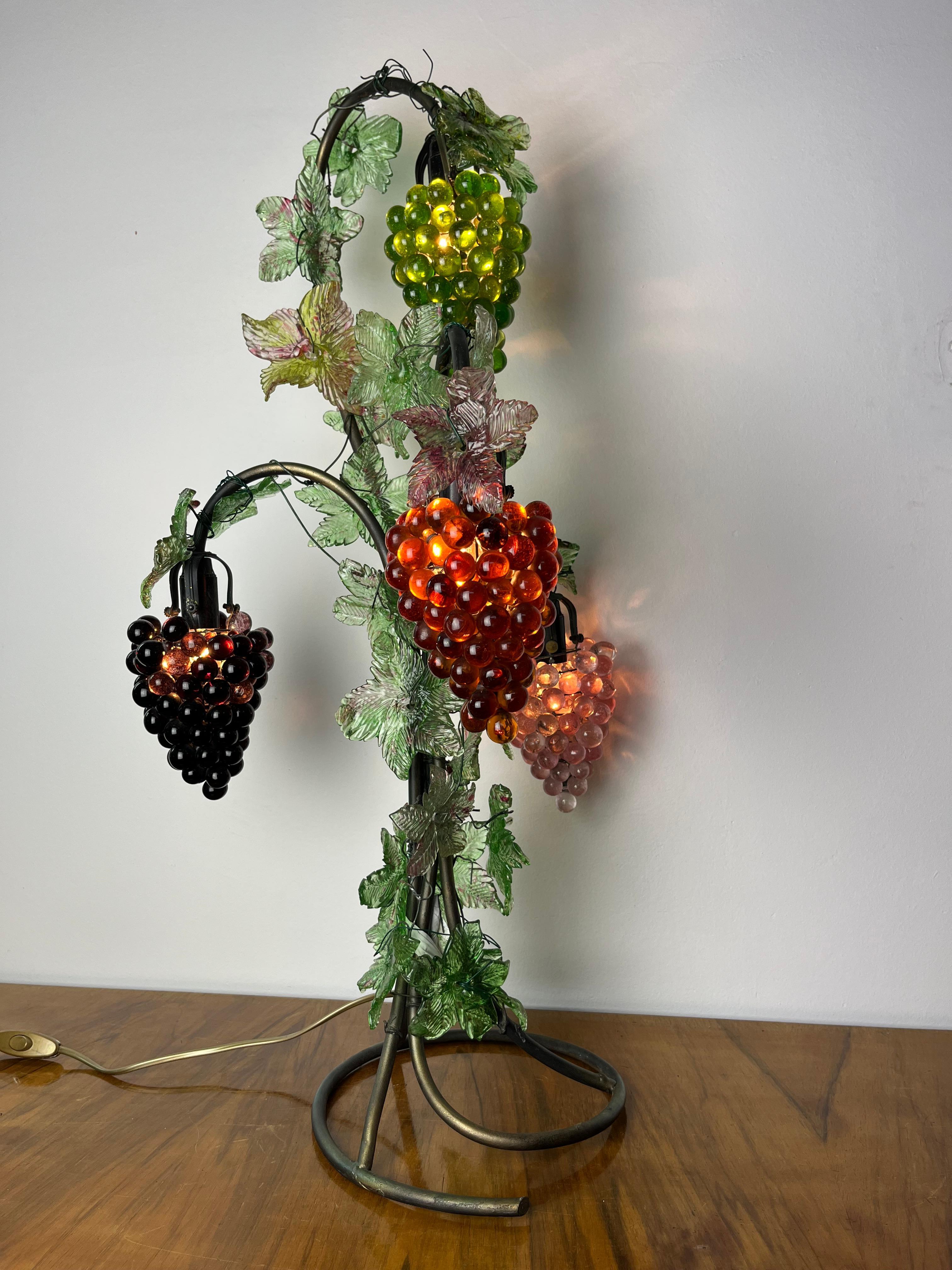 Italienische schmiedeeiserne und farbige Glas-Tischlampe aus der Mitte des Jahrhunderts, 1960er Jahre im Angebot 8