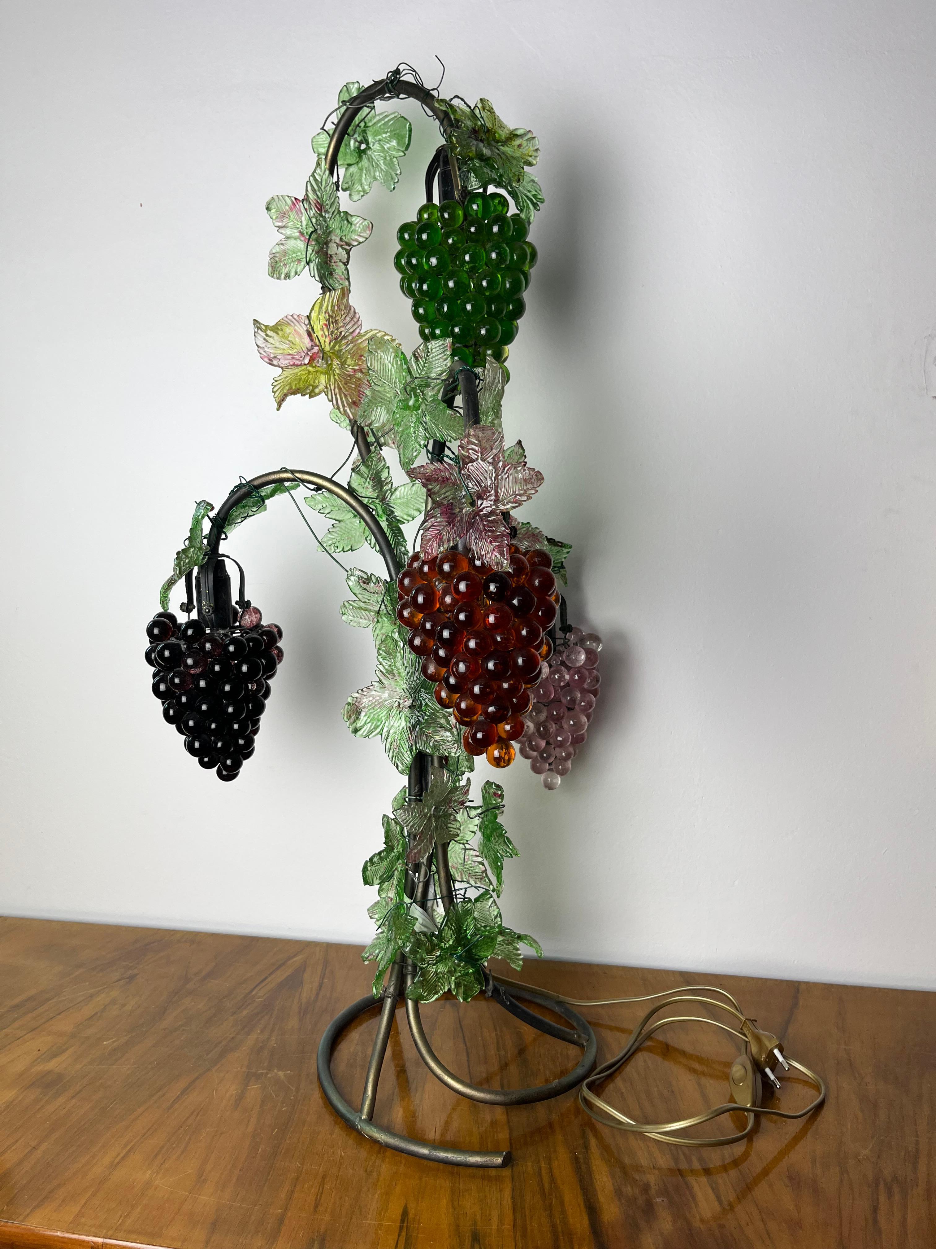 Italienische schmiedeeiserne und farbige Glas-Tischlampe aus der Mitte des Jahrhunderts, 1960er Jahre im Angebot 10