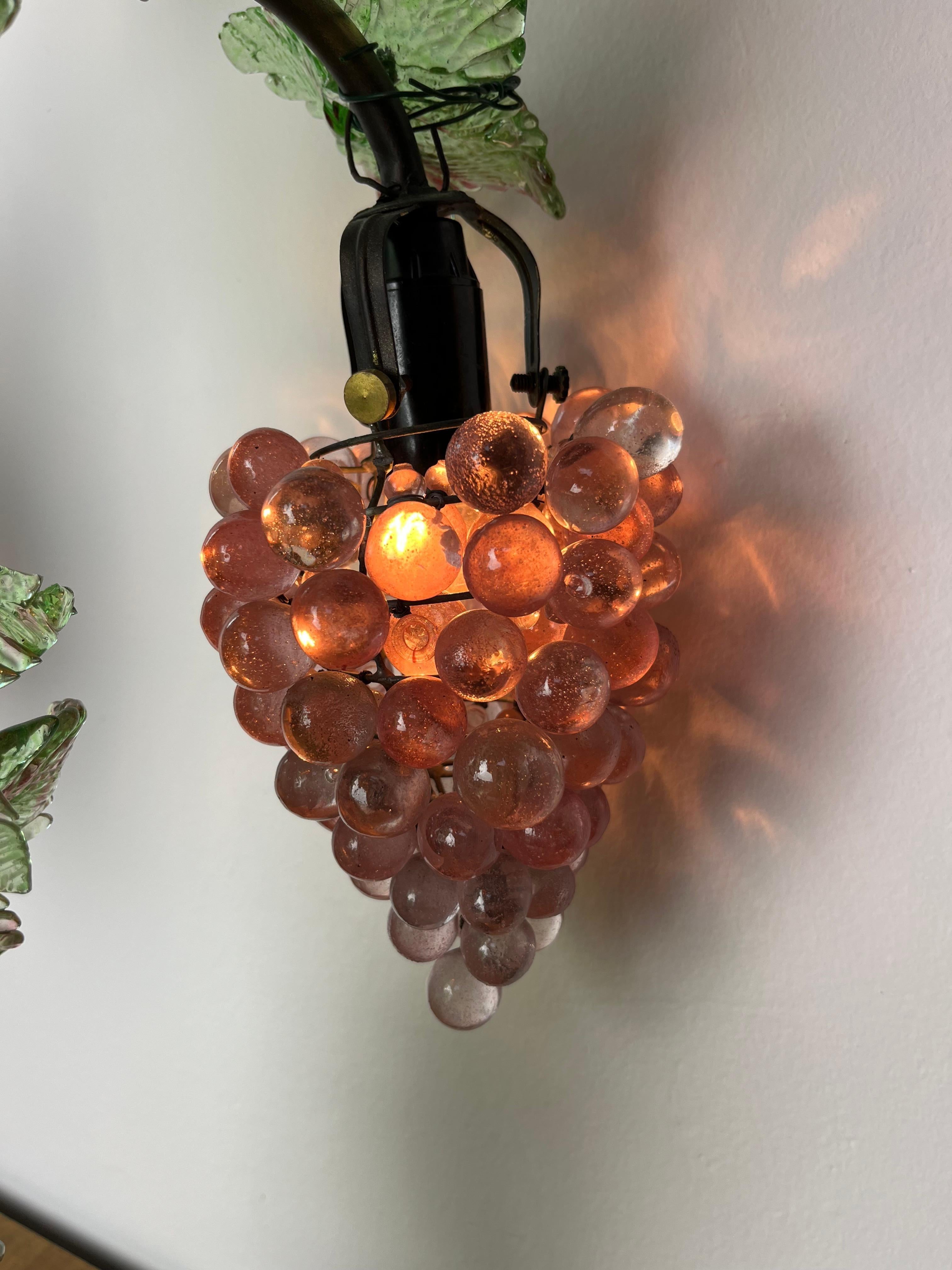 Italienische schmiedeeiserne und farbige Glas-Tischlampe aus der Mitte des Jahrhunderts, 1960er Jahre im Angebot 5