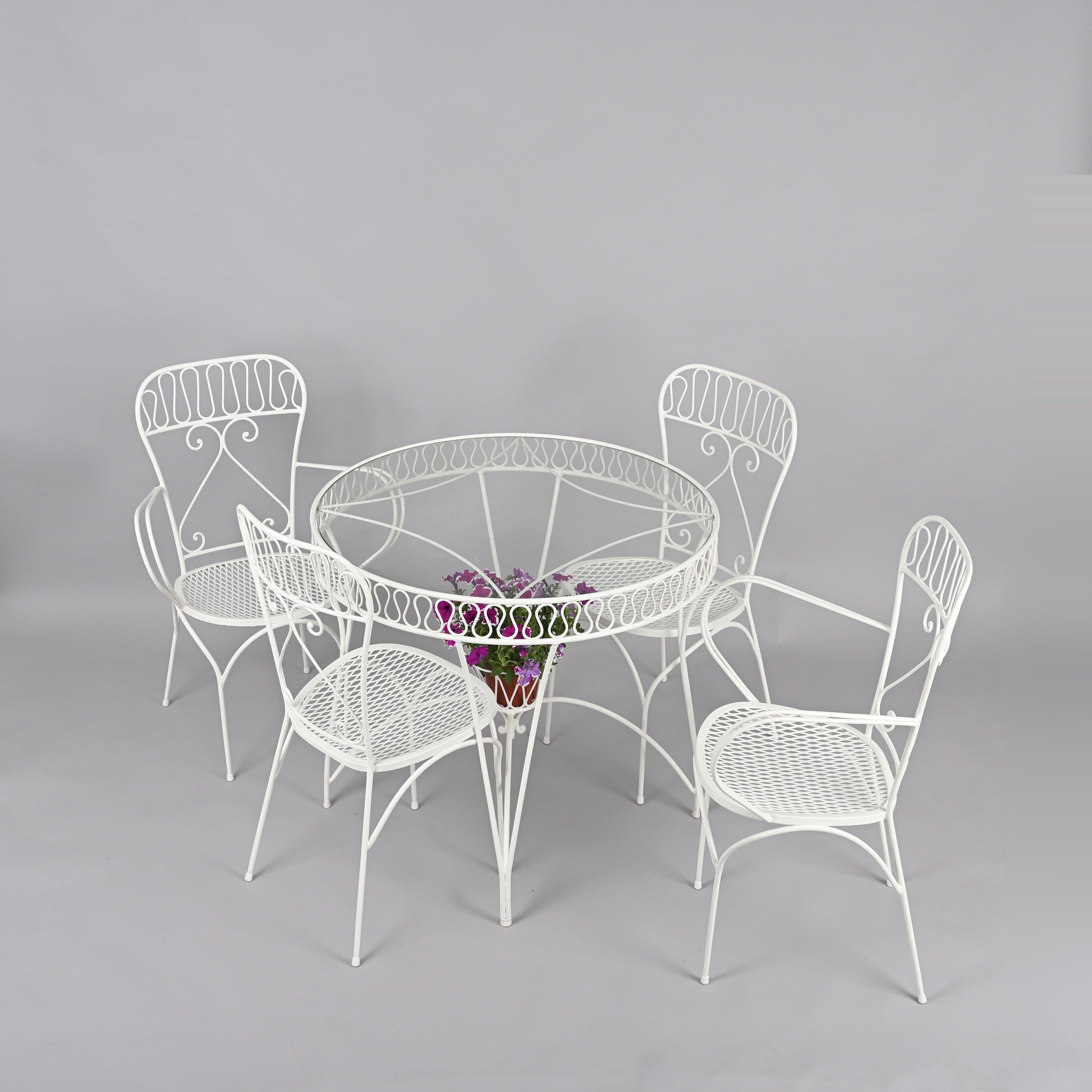 Émaillé Ensemble en fer forgé italien du milieu du siècle, 4 chaises et table avec support pour plantes, années 1950 en vente