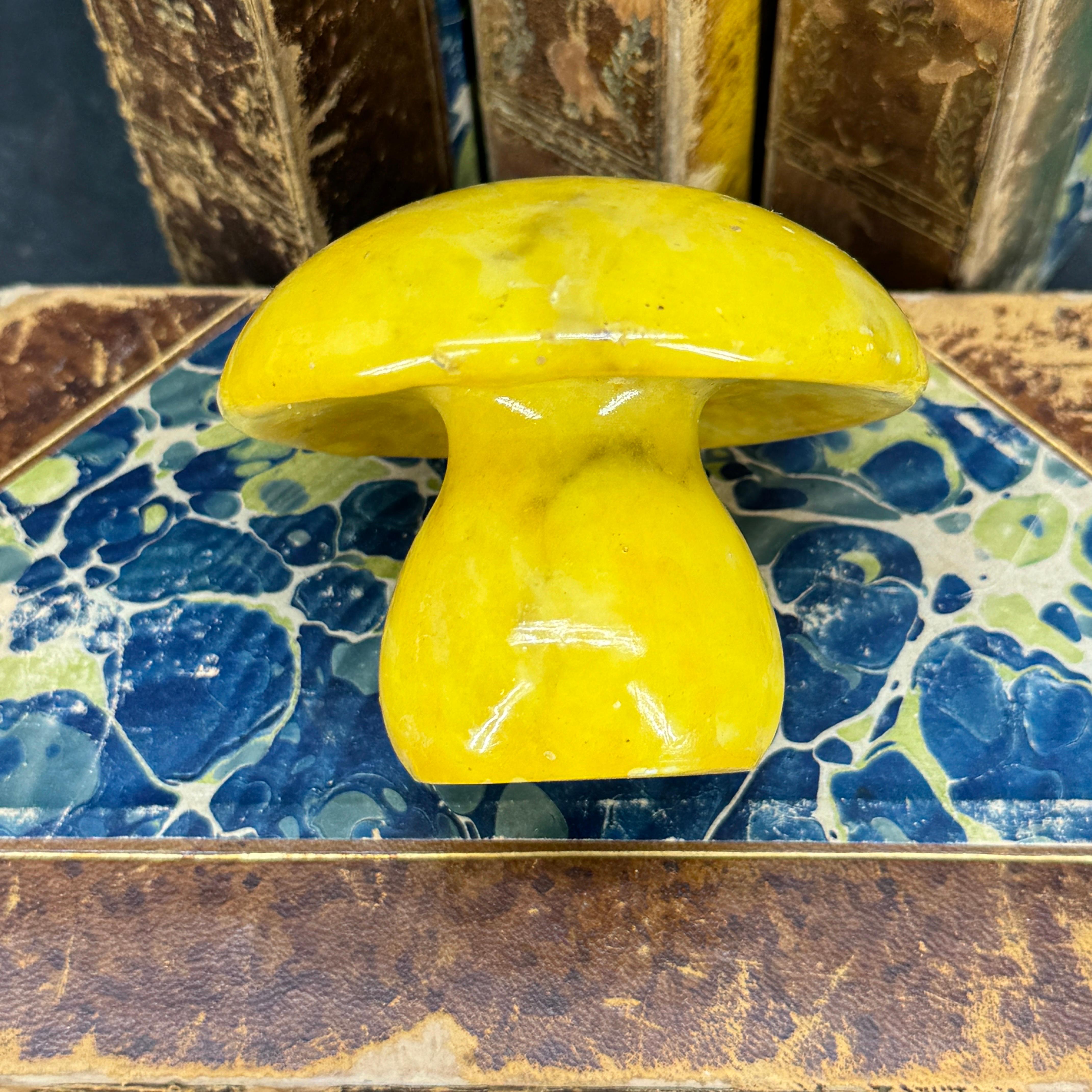 Scultura di fungo in alabastro giallo italiano di metà secolo in vendita 4