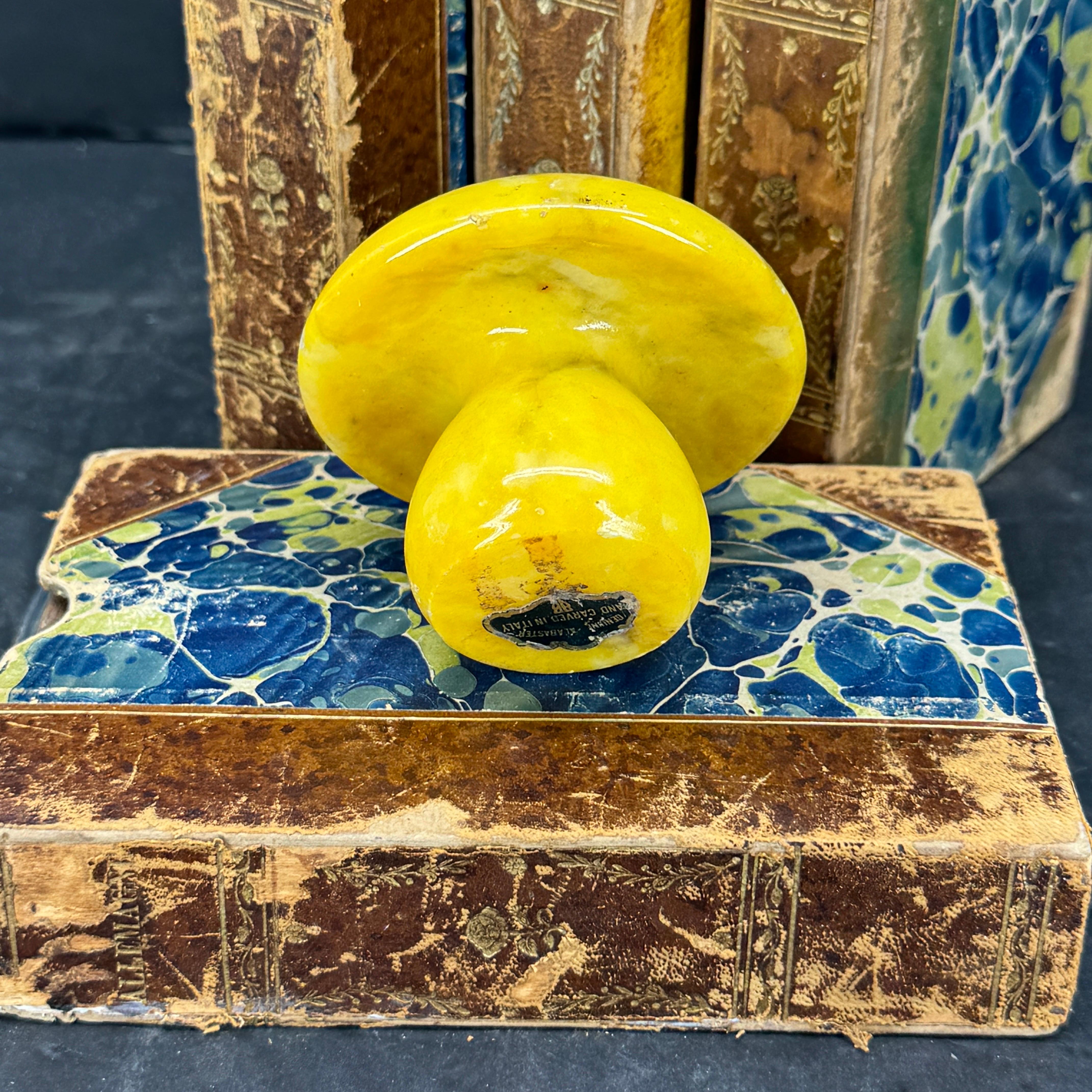 Scultura di fungo in alabastro giallo italiano di metà secolo in vendita 5
