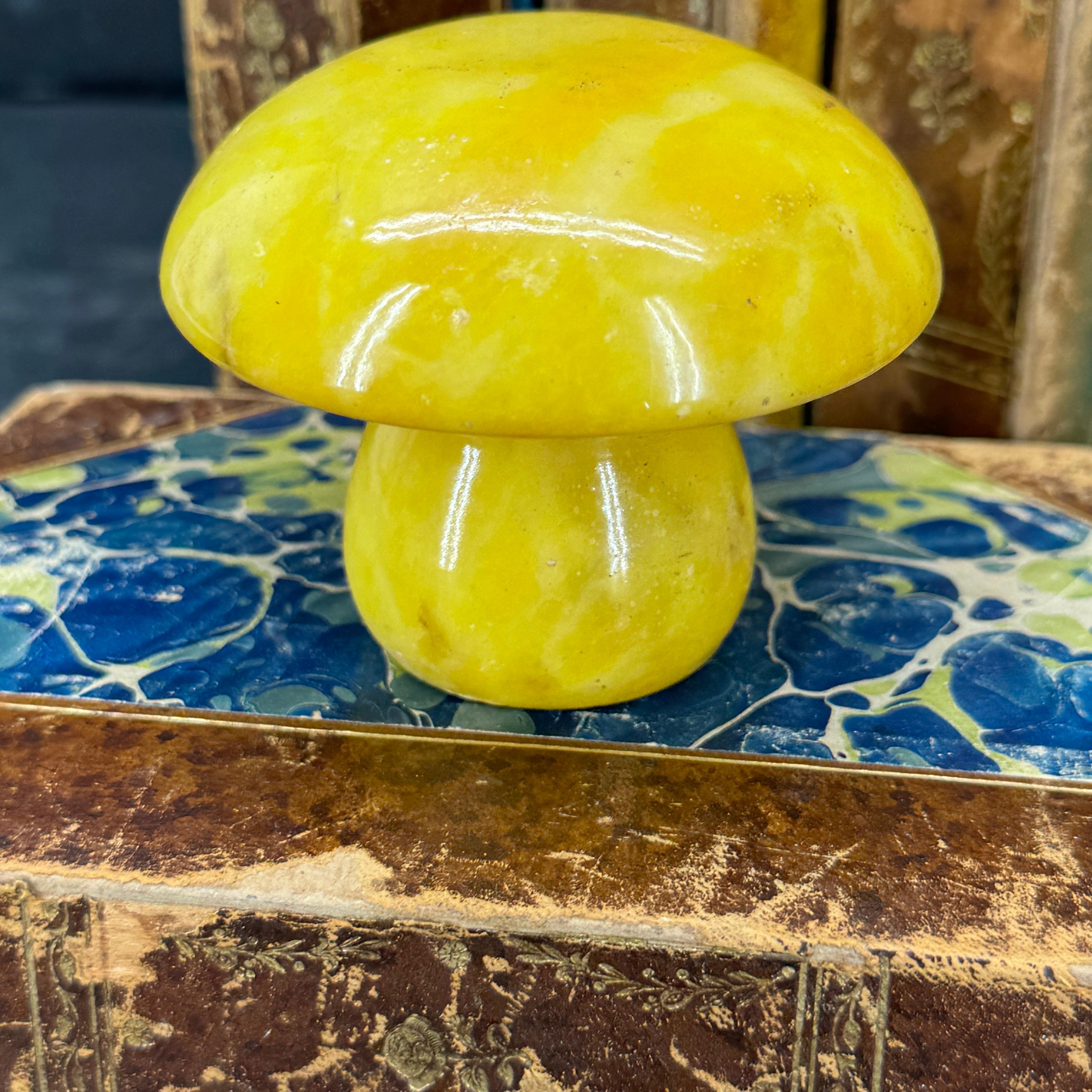 Scultura di fungo in alabastro giallo italiano di metà secolo in vendita 6