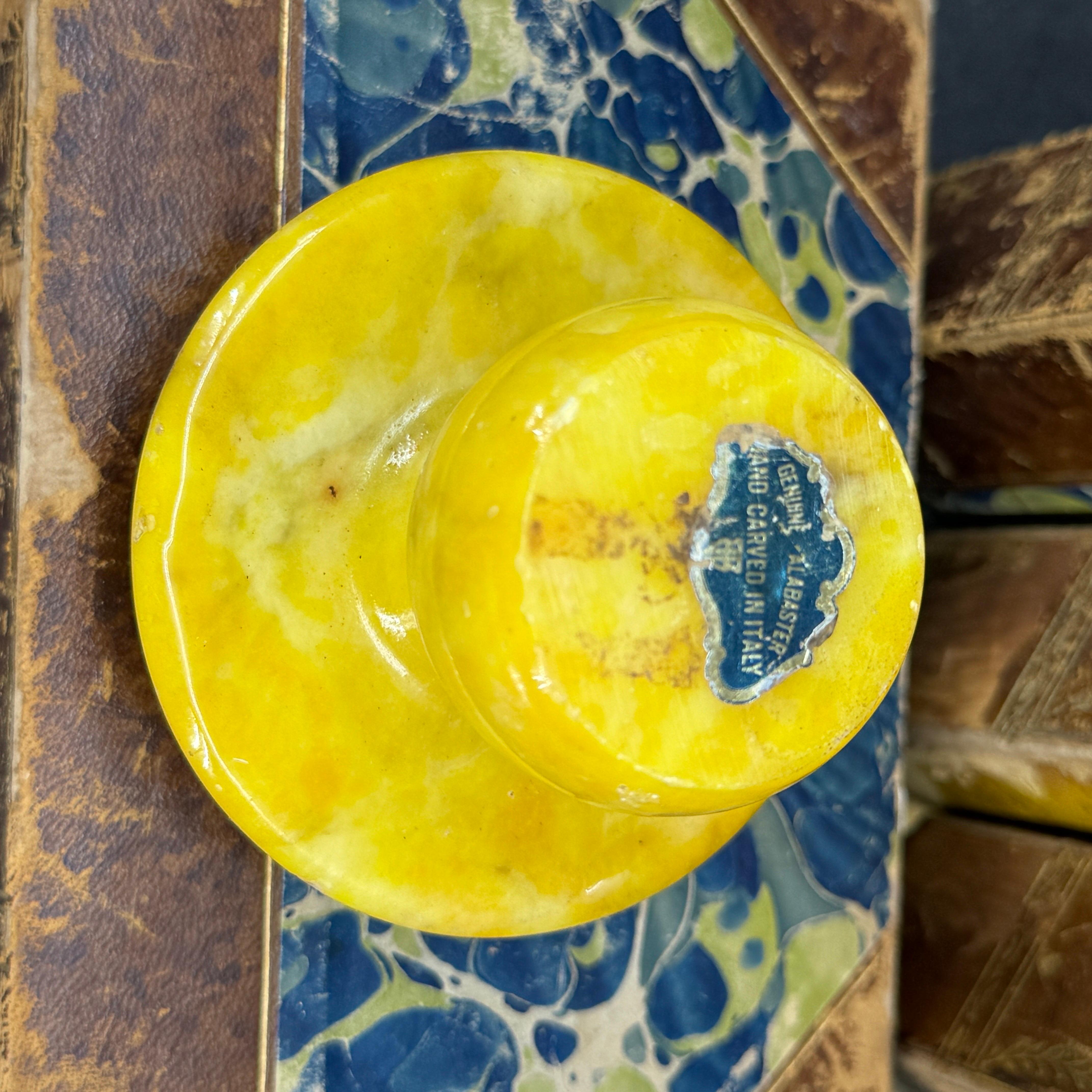 Alabastro Scultura di fungo in alabastro giallo italiano di metà secolo in vendita