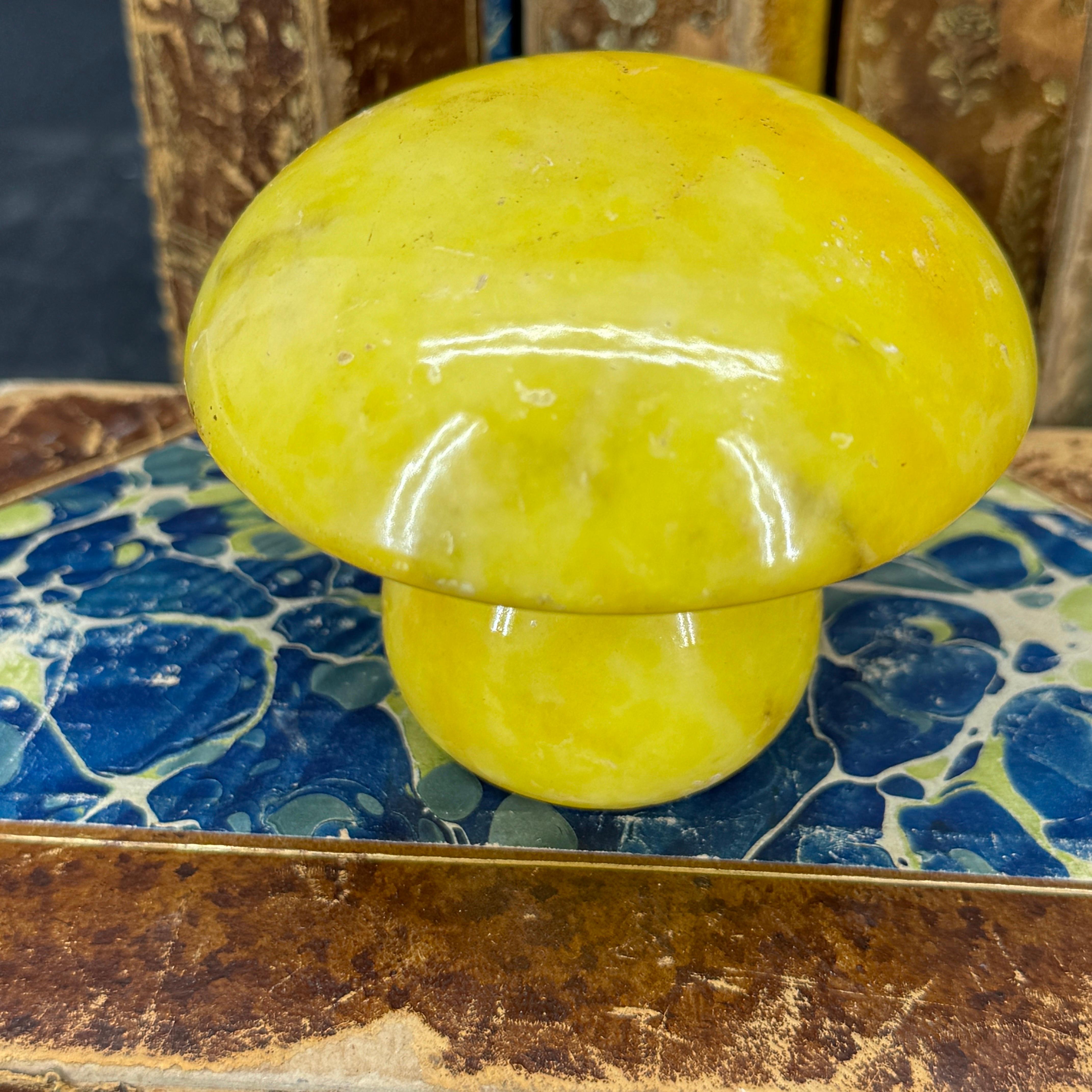 Scultura di fungo in alabastro giallo italiano di metà secolo in vendita 1