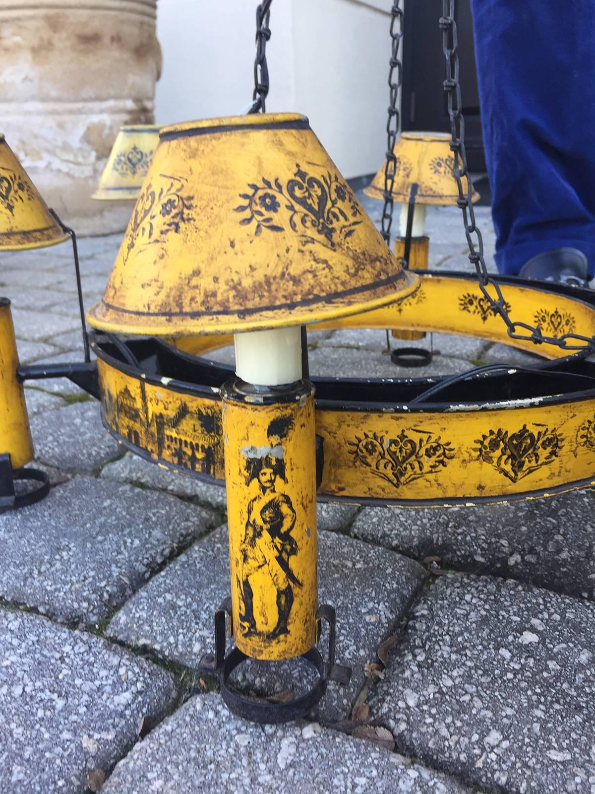 Mid-20th Century Italian Yellow Tole Transfer Chandelier For Sale 2