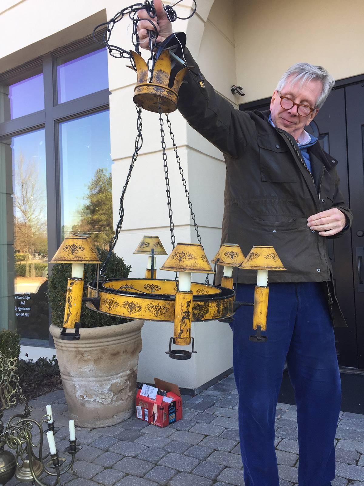 Mid-20th Century Italian Yellow Tole Transfer Chandelier For Sale 5