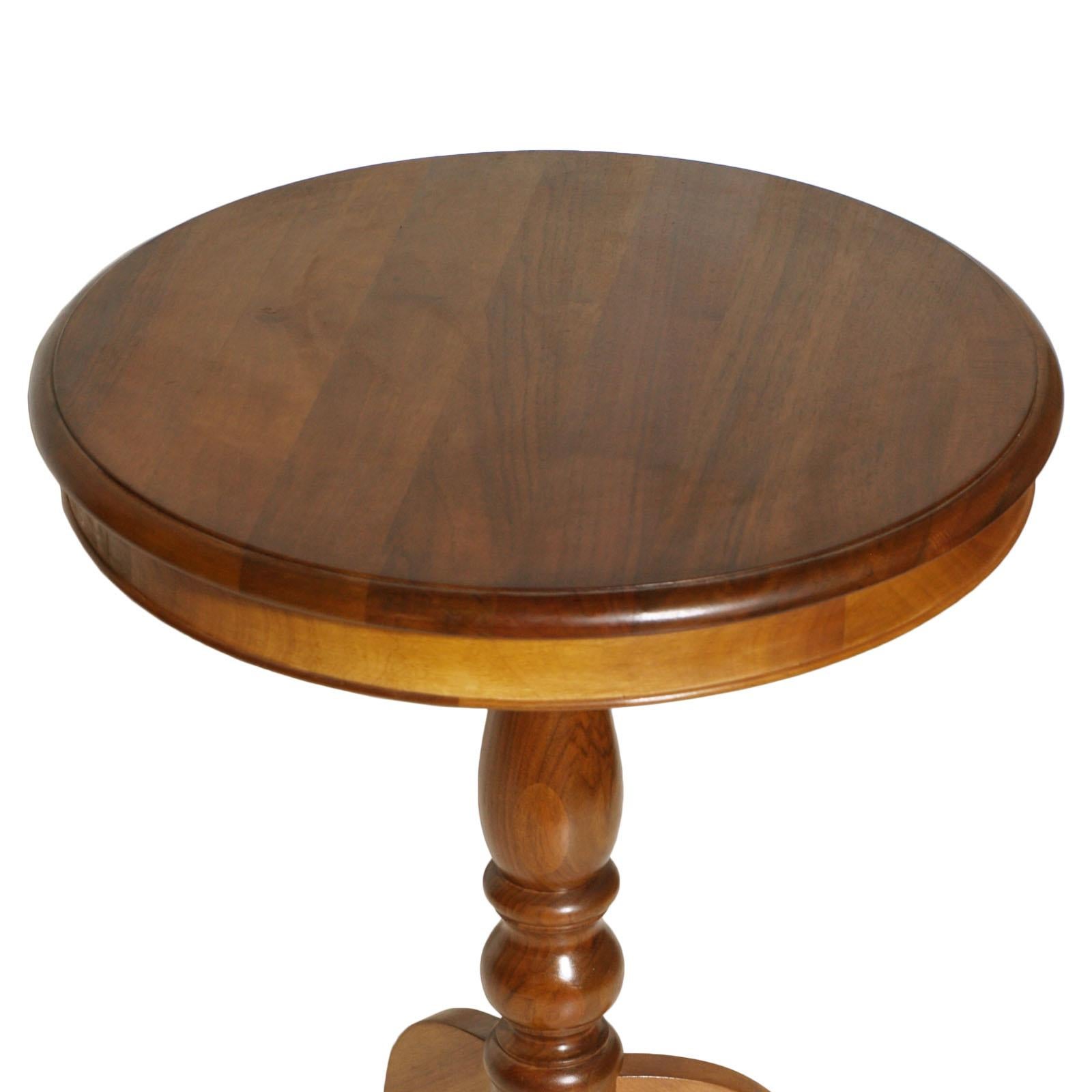 table d'appoint ou table basse néoclassique italienne des années 1940, en noyer blond massif poli à la cire 

Mesures cm : Hauteur 75, diamètre 60.