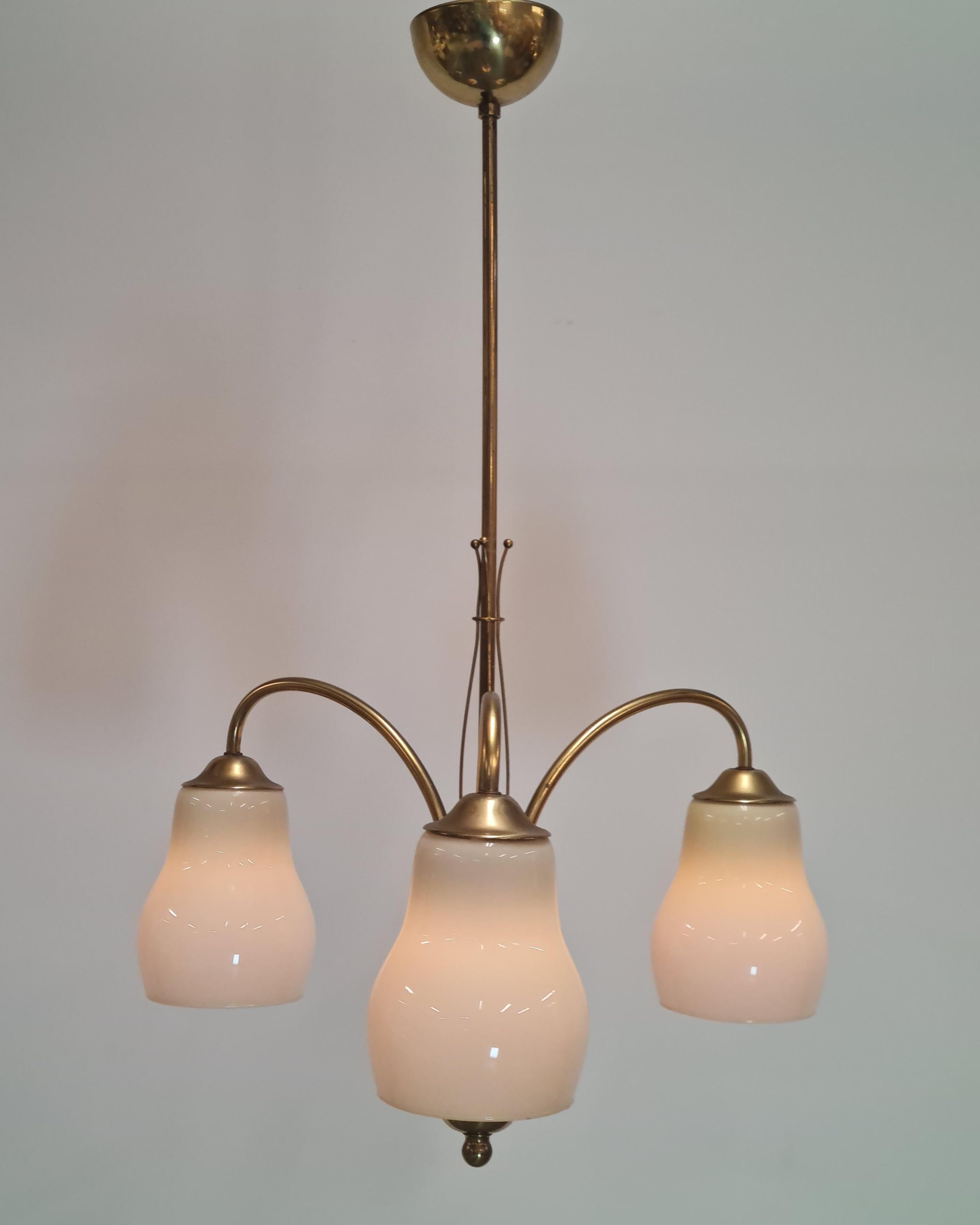 Lampada da soffitto Itsu di metà secolo modello ER 101/3 in ottone, Finlandia, anni '50 in vendita 3