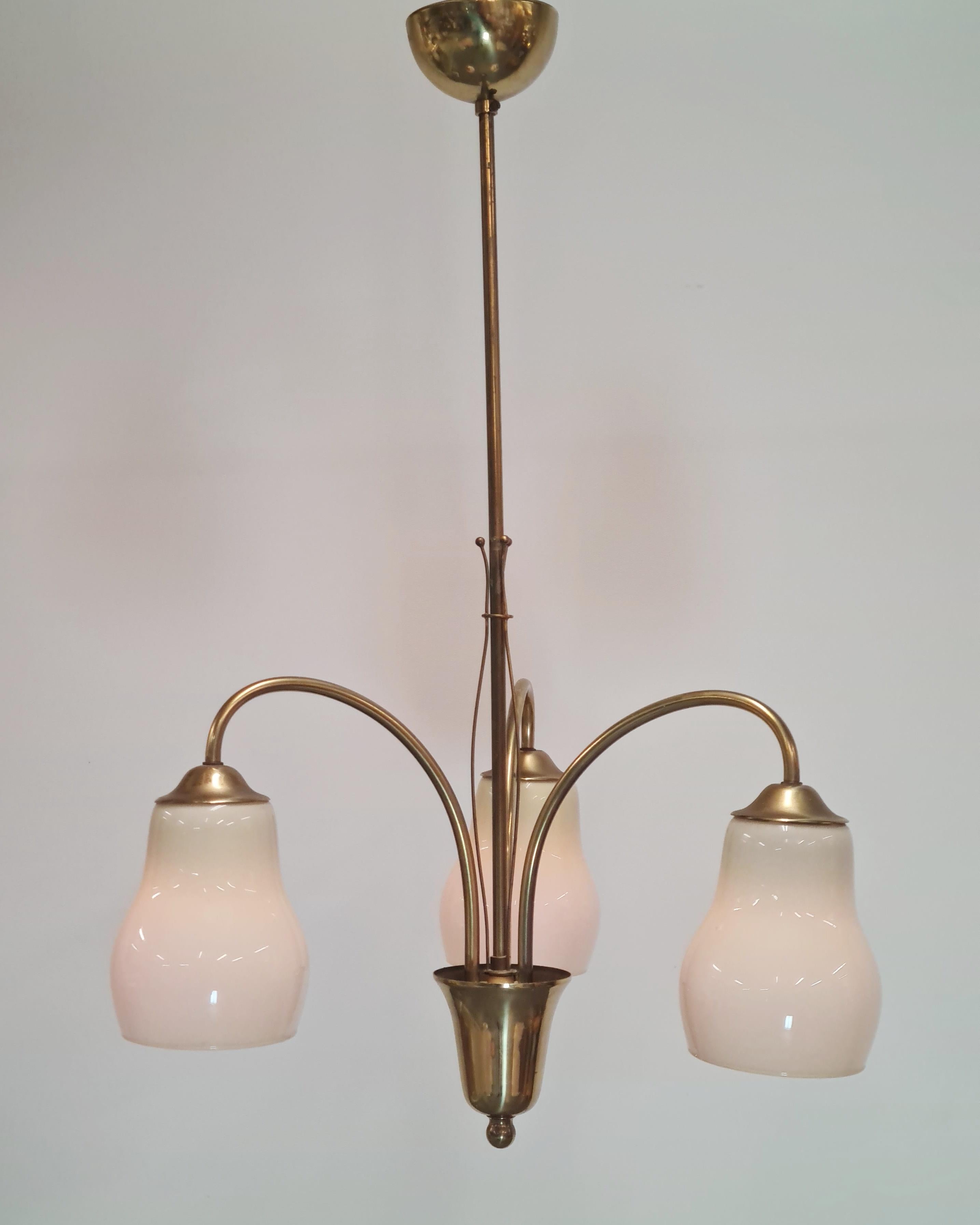 Lampada da soffitto Itsu di metà secolo modello ER 101/3 in ottone, Finlandia, anni '50 in vendita 5