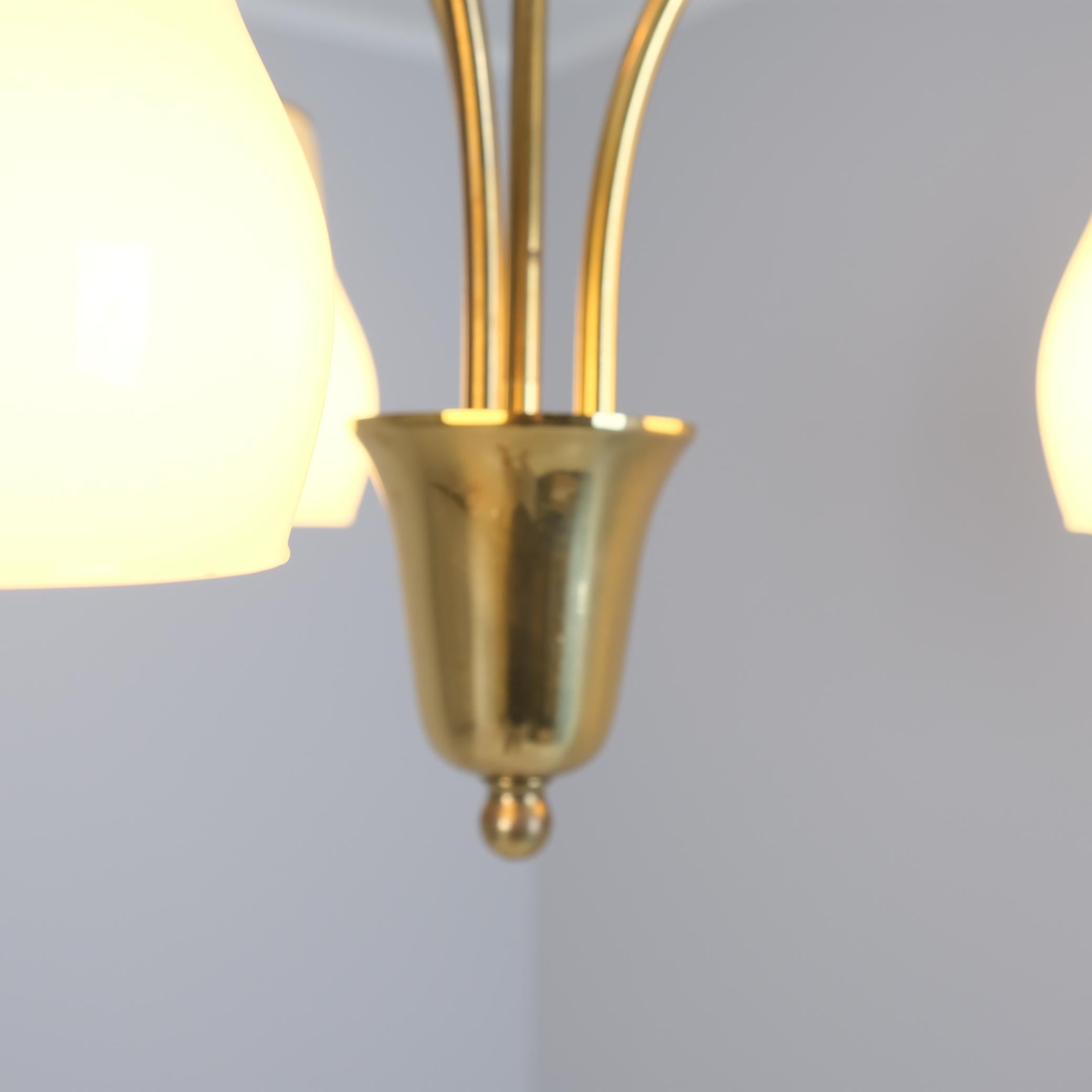 Metà XX secolo Lampada da soffitto Itsu di metà secolo modello ER 101/3 in ottone, Finlandia, anni '50 in vendita