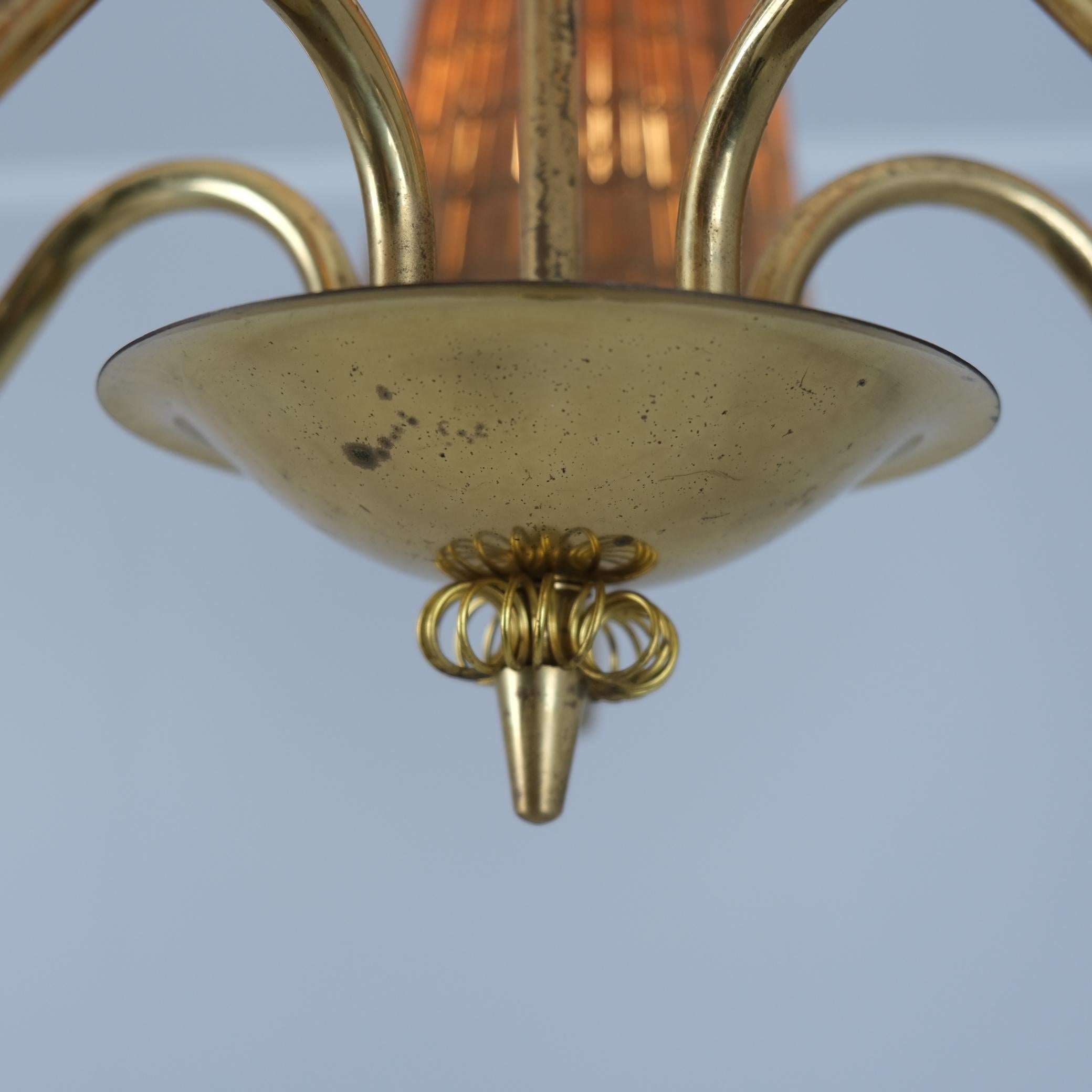 Lampada da soffitto Itsu di metà secolo modello ER 5203/5 in ottone e rattan, Finlandia, anni '50 In condizioni buone in vendita a Helsinki, FI
