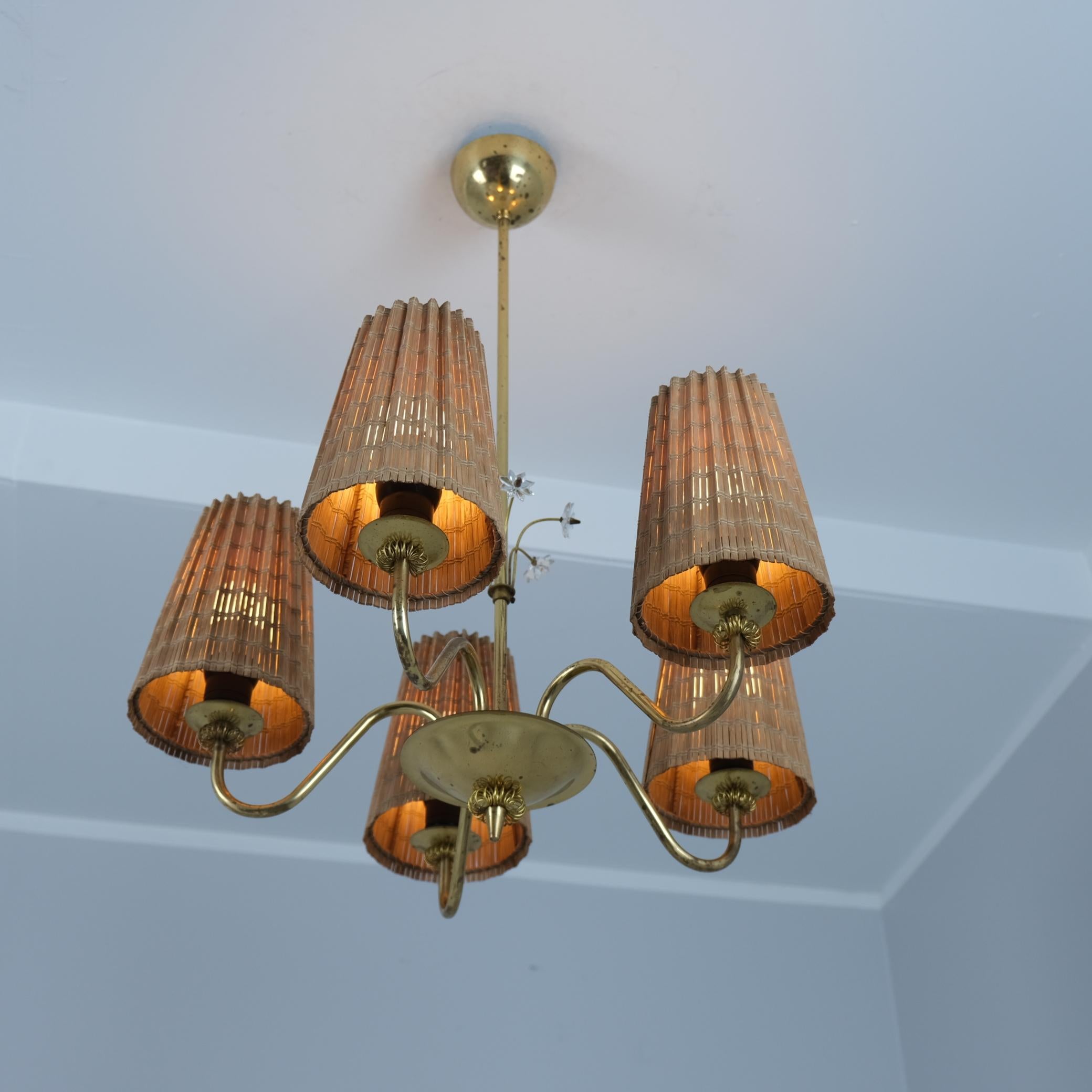 Ottone Lampada da soffitto Itsu di metà secolo modello ER 5203/5 in ottone e rattan, Finlandia, anni '50 in vendita