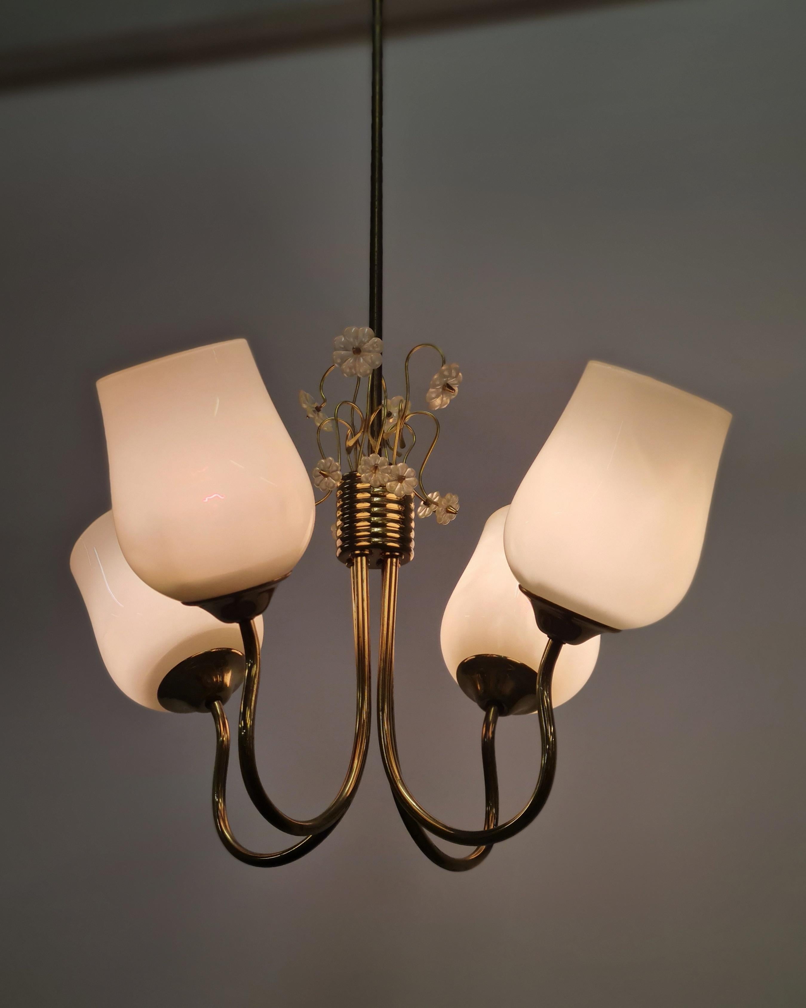 Finlandese Lampada da soffitto Itsu di metà secolo modello ER 79 con fiori di margherita, Finlandia, anni '50 in vendita