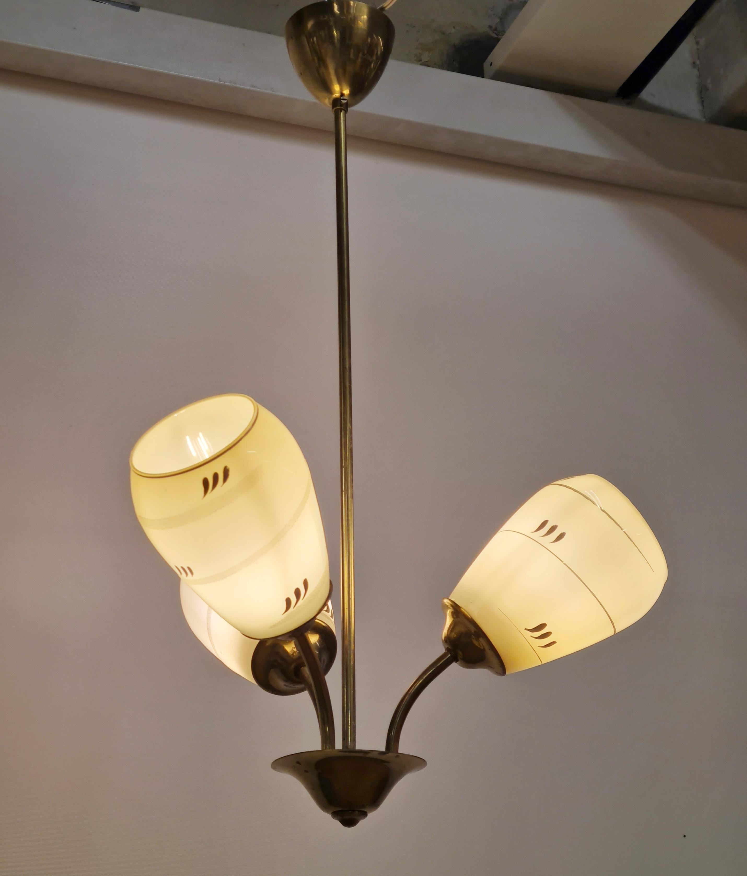 Lampada da soffitto Itsu di metà secolo modello ER 86/3 in ottone e vetro, Finlandia, anni '50 in vendita 2