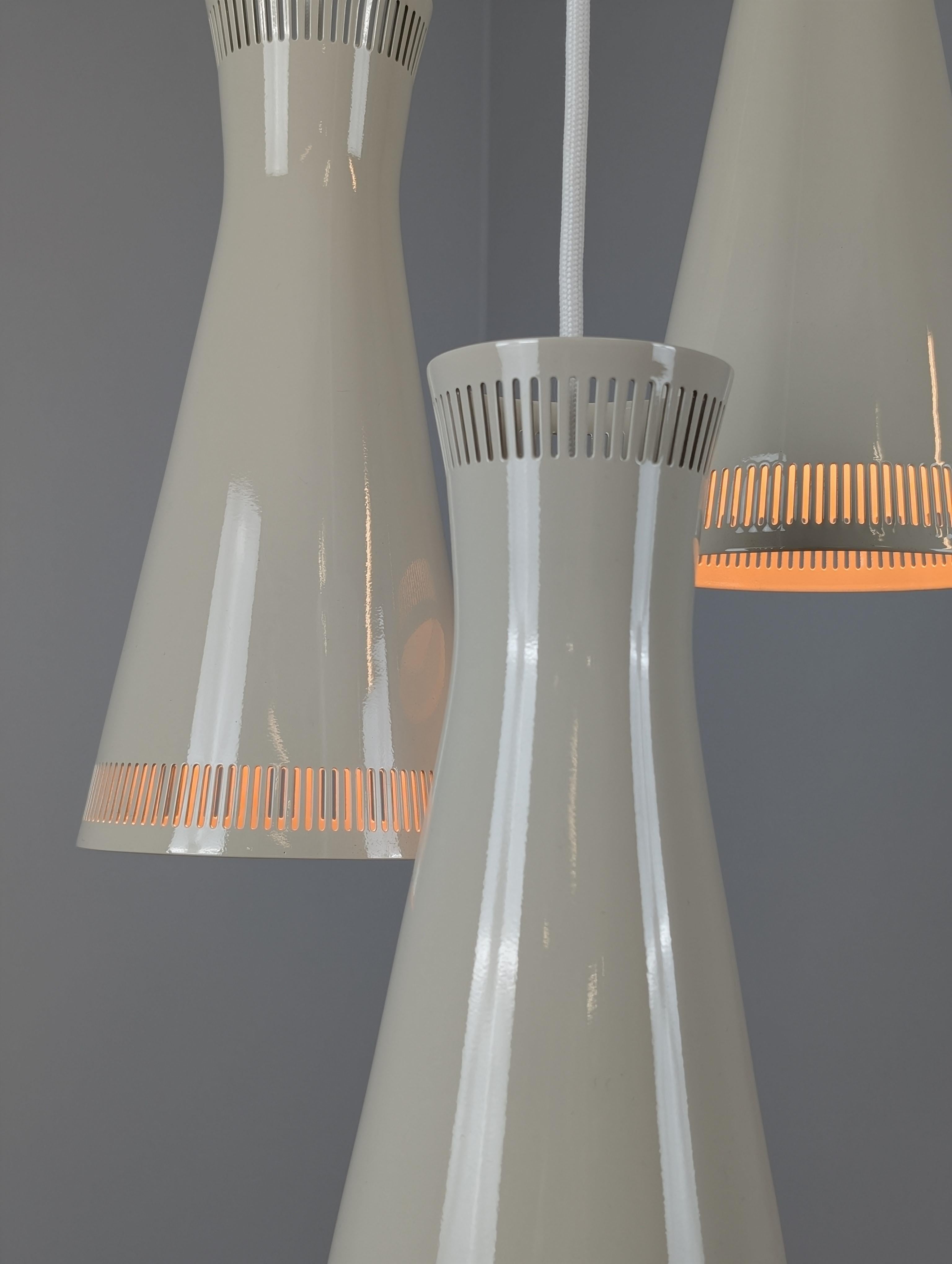 Pendentif Itsu du milieu du siècle Model No No 94/3 en laiton et blanc nacré, Finlande, années 1950 en vente 5