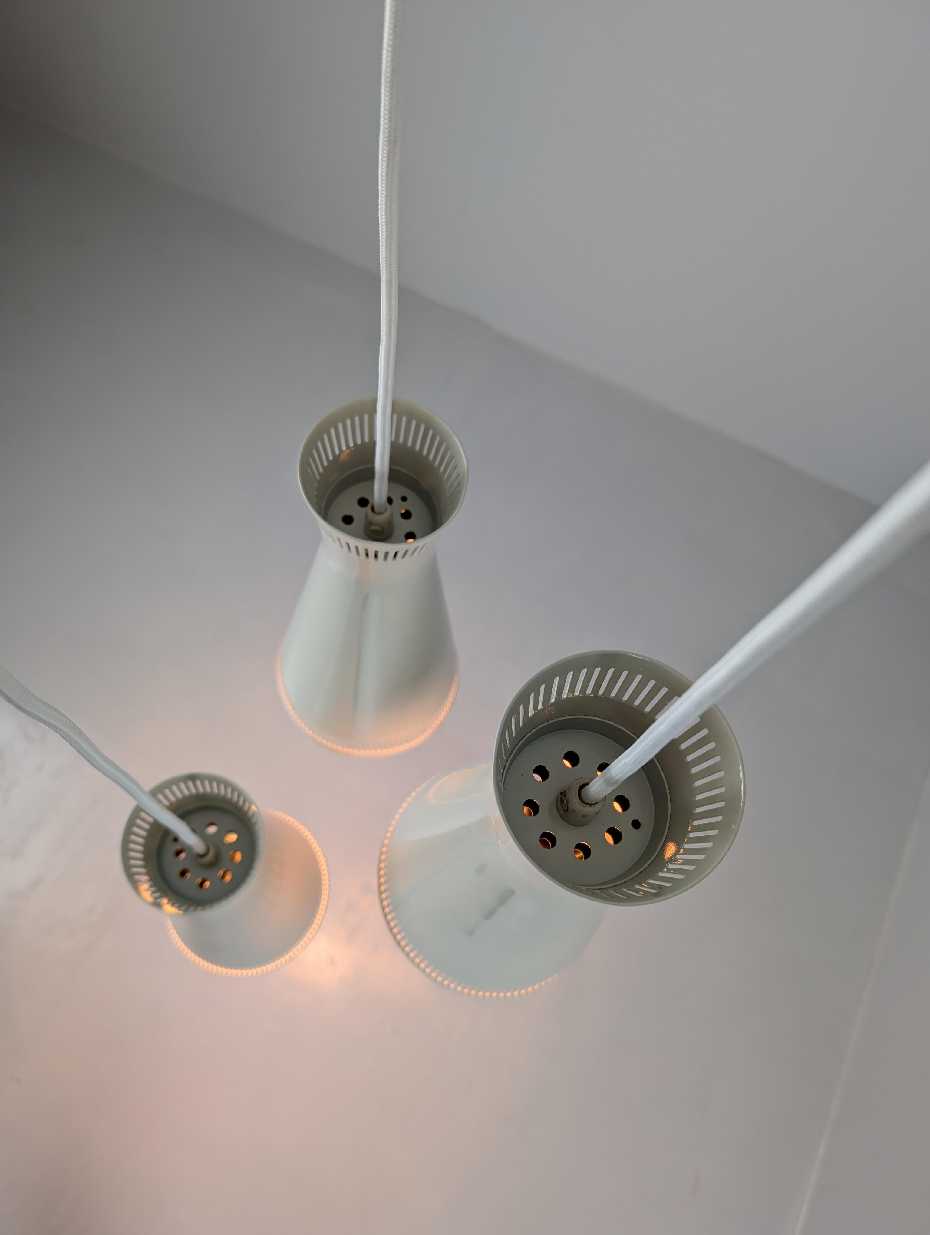 Pendentif Itsu du milieu du siècle Model No No 94/3 en laiton et blanc nacré, Finlande, années 1950 en vente 6