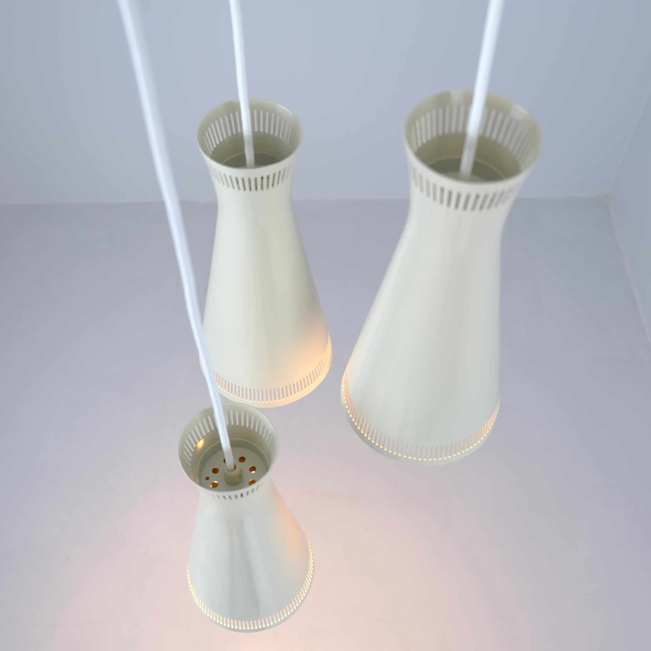 Pendentif Itsu du milieu du siècle Model No No 94/3 en laiton et blanc nacré, Finlande, années 1950 en vente 1