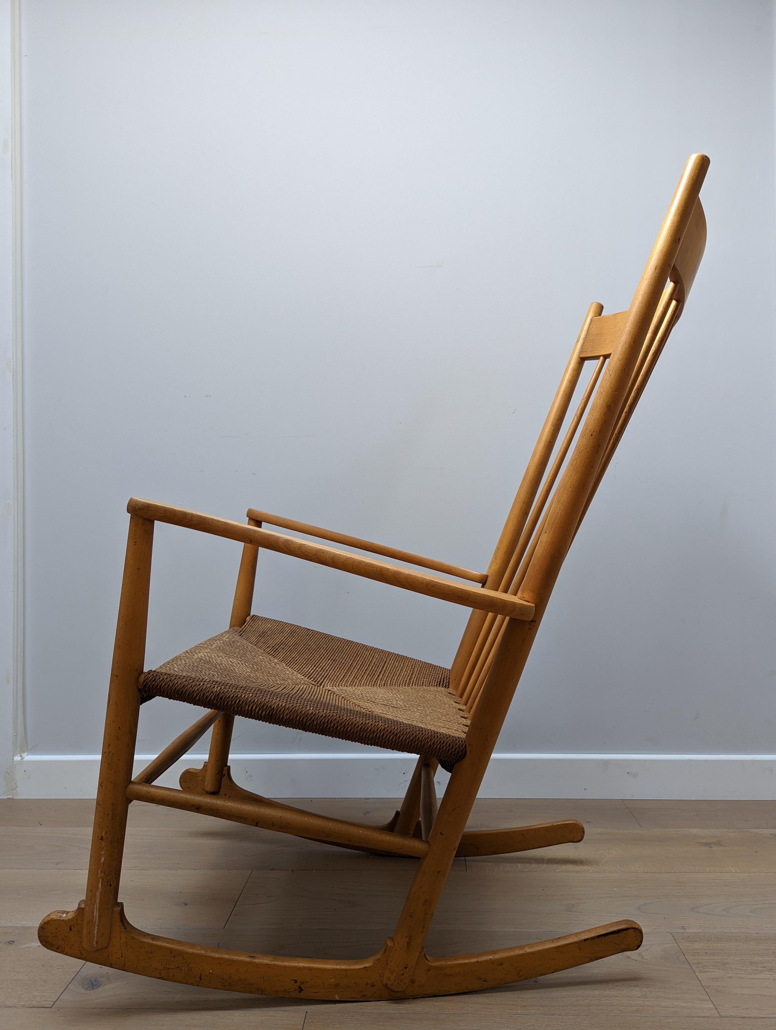 Mid-Century J16 Rocking Chair by Hans J. Wegner for FDB Møbler, Beech and Cord In Good Condition In Tunbridge Wells, GB