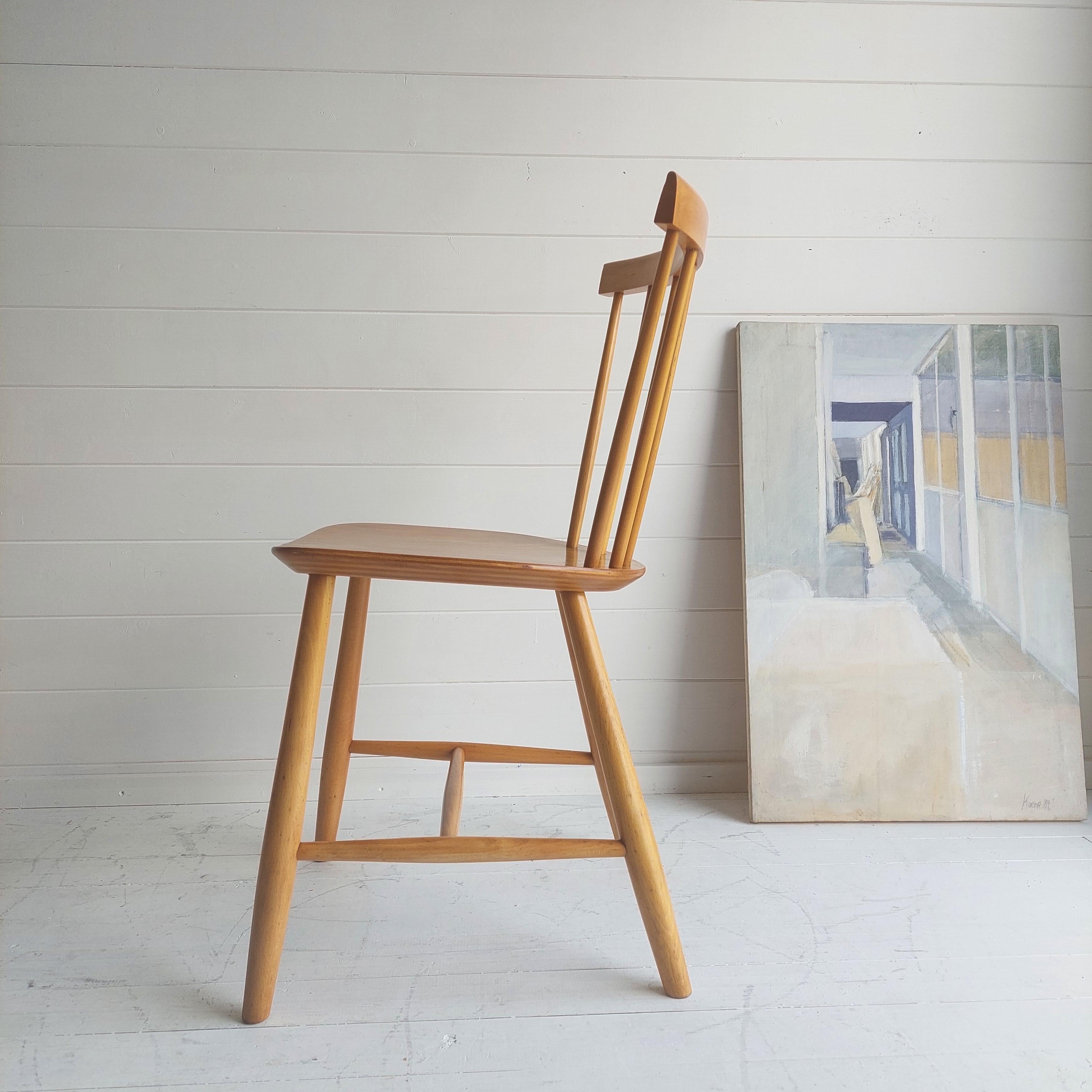 A stunning Poul Volther dining chair.
This elegant chair was designed for the Danish manufacturer FDB Mobler.
Very similar in style and construction to those produced by the English maker Ercol during the mid 20th century.
FDB Møbler’s J46 chair
