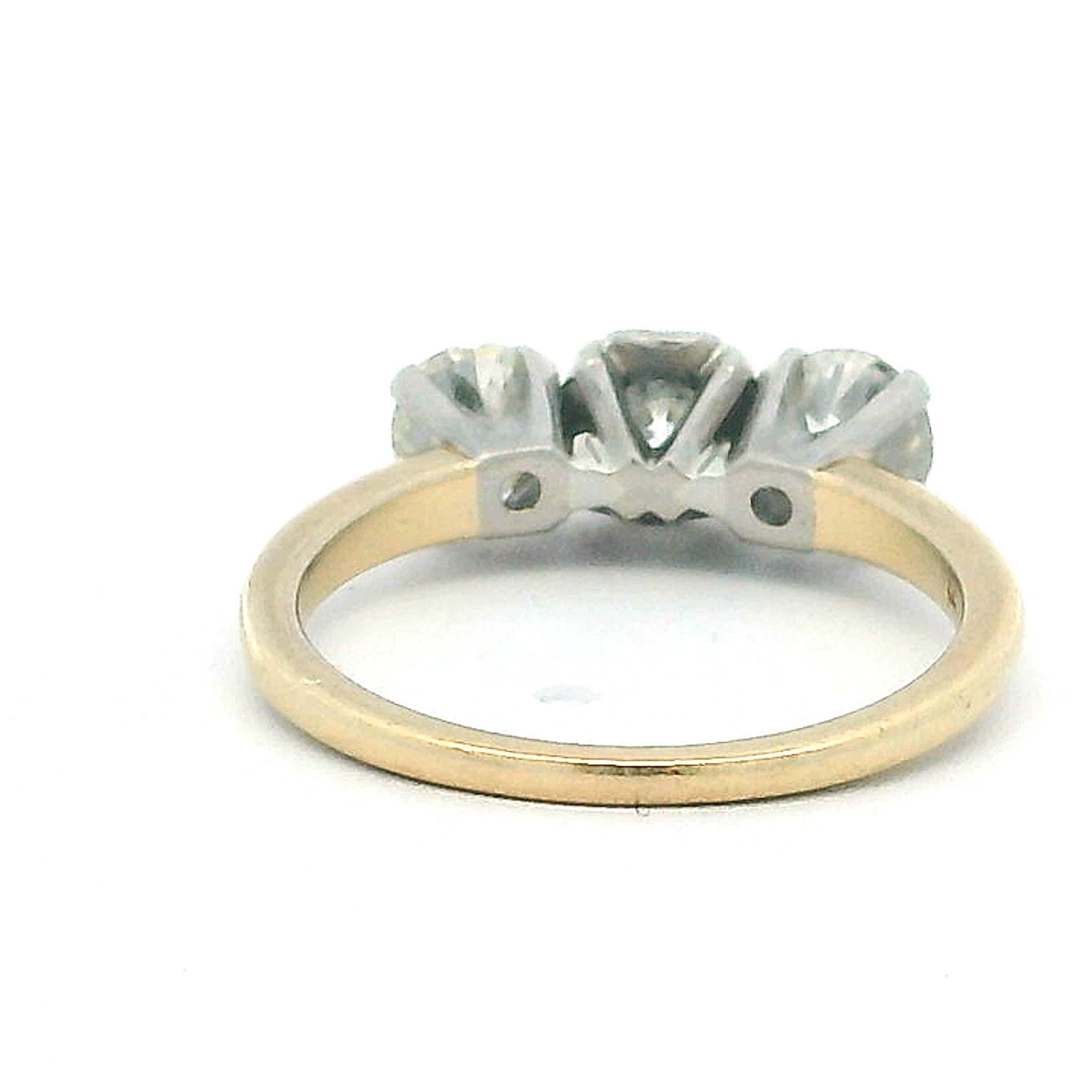 Bague à trois pierres en diamant 14K bicolore du milieu du siècle Jabel (1,20 carat au total) Pour femmes en vente