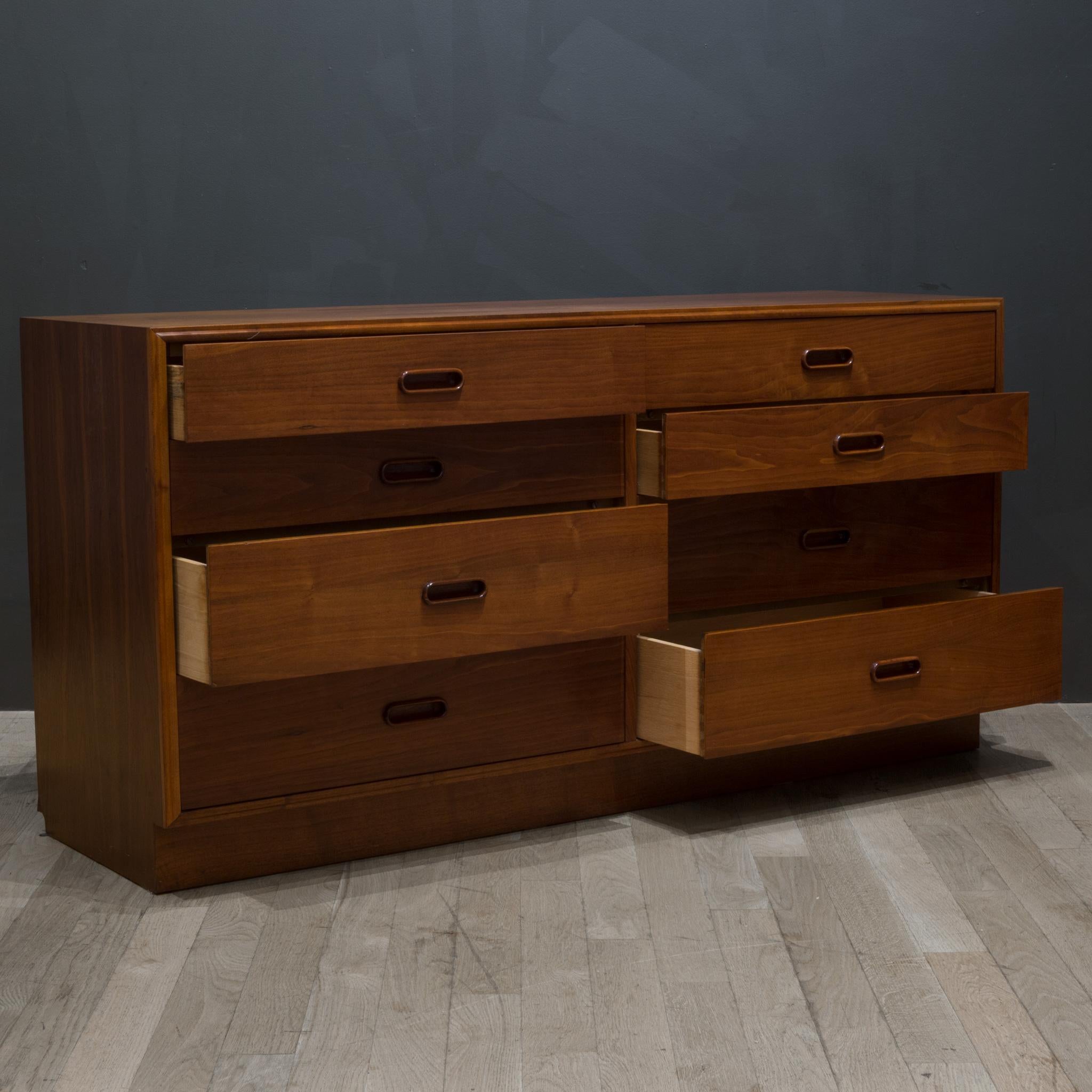 Mid-Century Jack Cartwright for Founders Eight Drawer Dresser, circa 1960 In Good Condition In San Francisco, CA