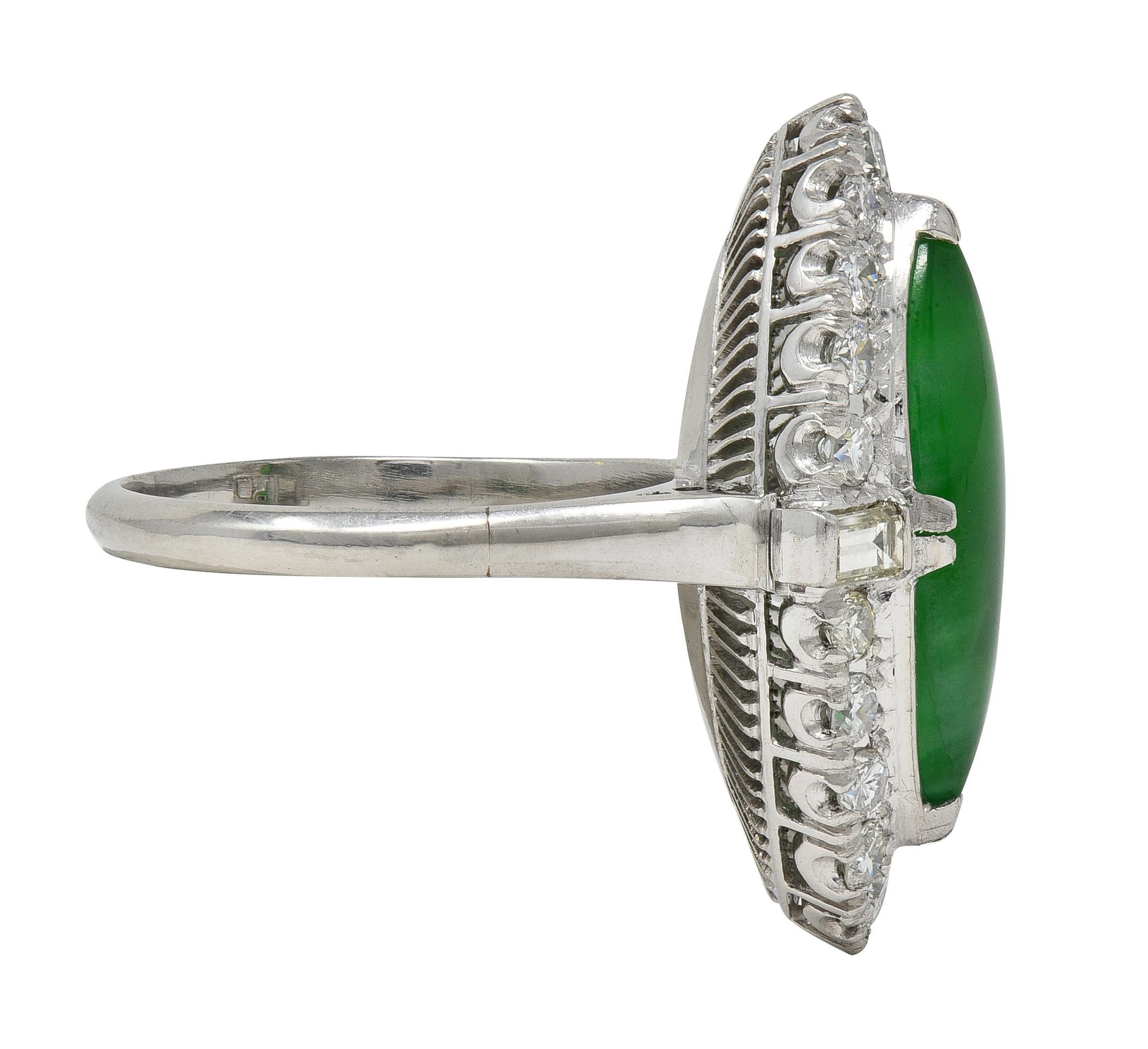 Moderno Anello con diamante di giada e platino Vintage Navette Halo di metà secolo in vendita