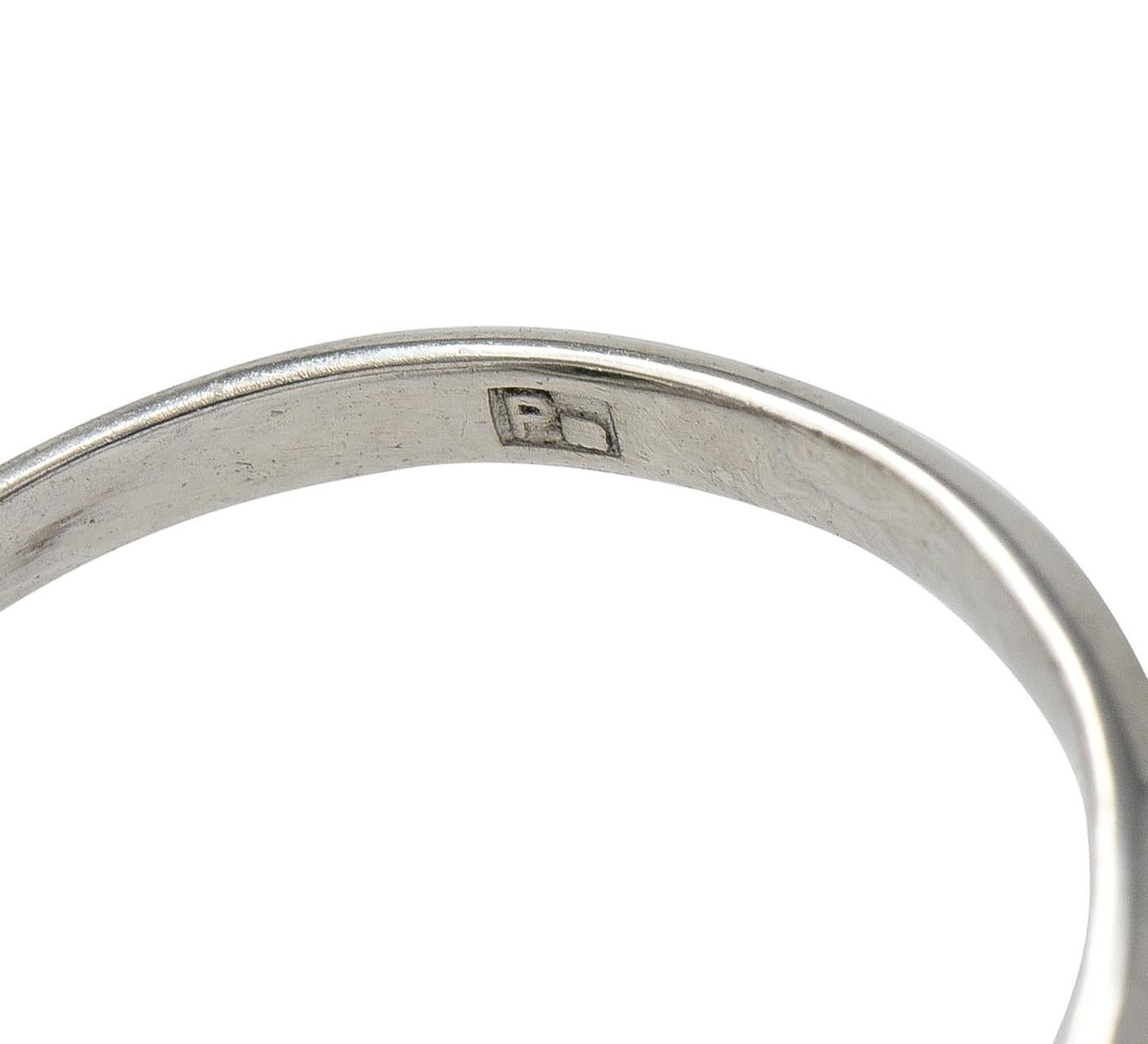 da uomo o donna Anello con diamante di giada e platino Vintage Navette Halo di metà secolo in vendita