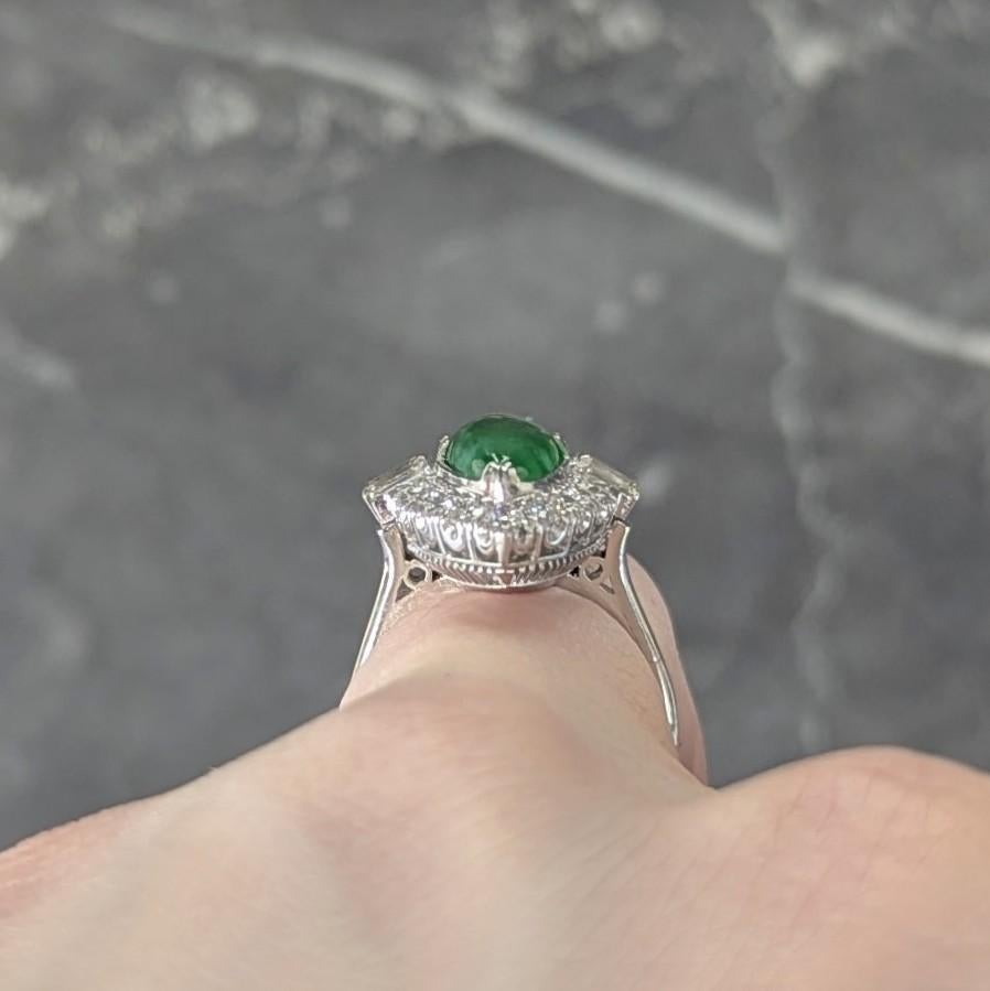 Anello con diamante di giada e platino Vintage Navette Halo di metà secolo in vendita 2