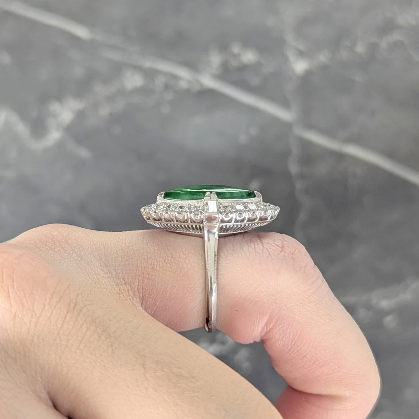 Anello con diamante di giada e platino Vintage Navette Halo di metà secolo in vendita 3