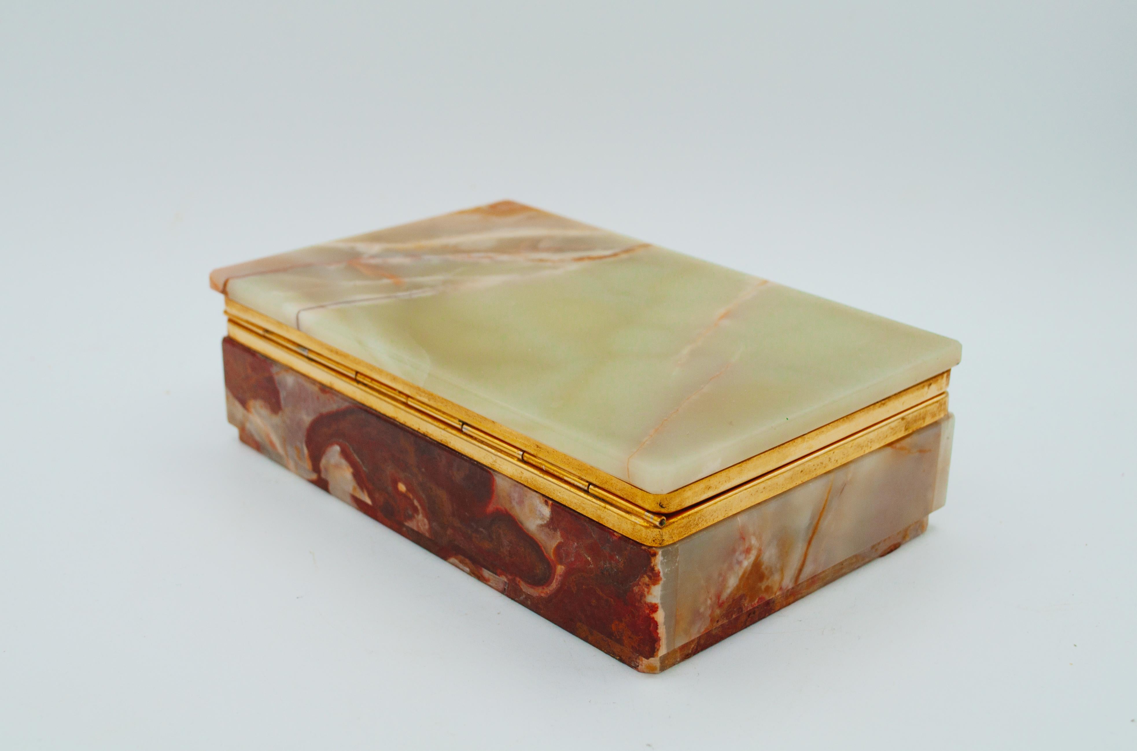 Jadegrüne Onyx-Marmor-Messing-Dekoschachtel aus der Jahrhundertmitte, Italien, 1960er Jahre im Zustand „Gut“ im Angebot in Toronto, CA