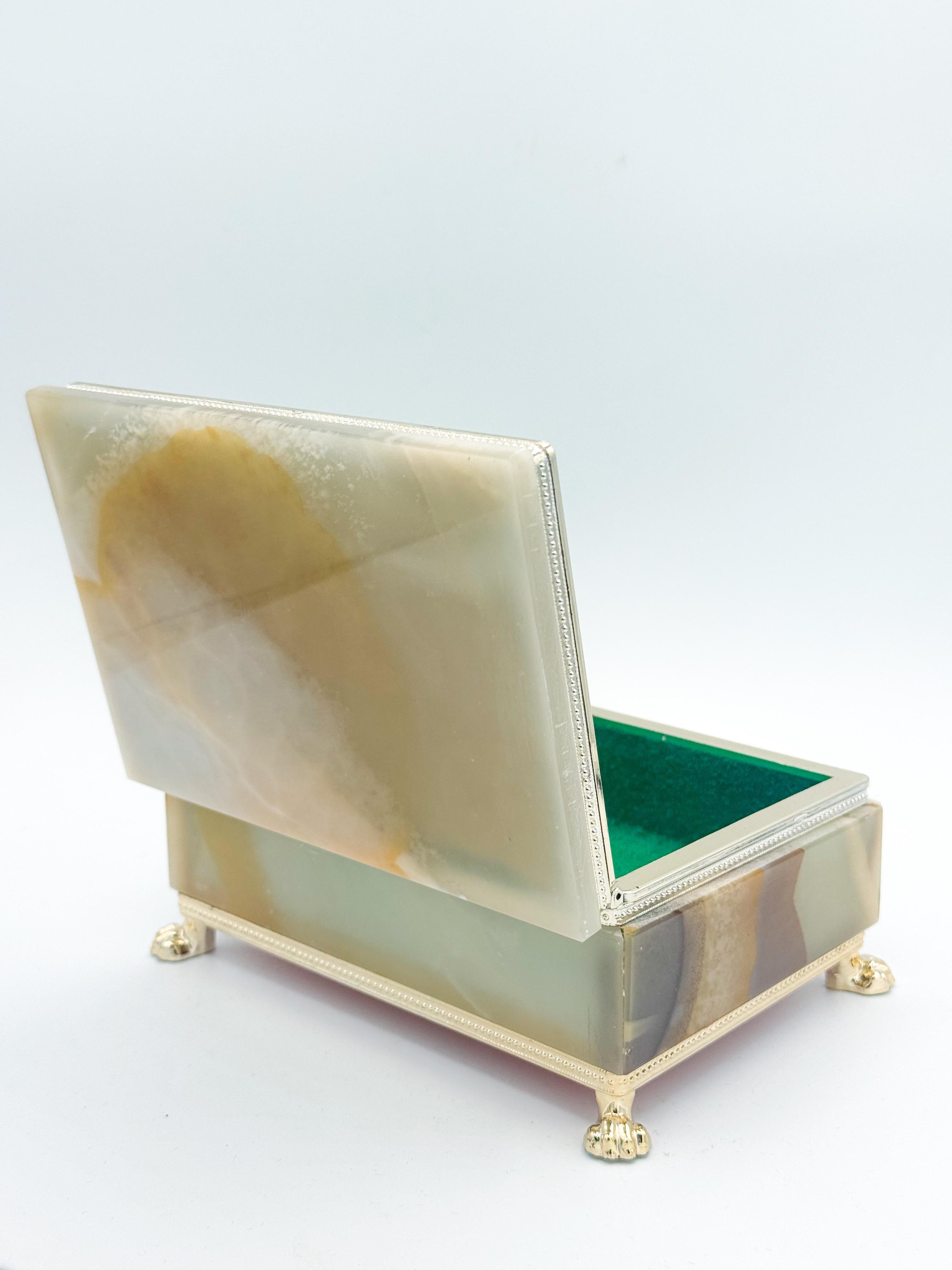 Elegant and understated, this mid-century rectangular box is crafted from richly veined green onyx marble and made in Italy between the 1950s and 1960s. The natural stone features beautiful variations in tone—ranging from soft jade greens to warm