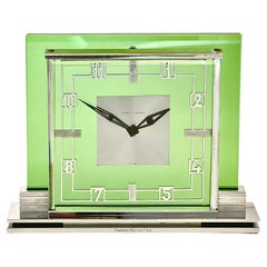 Pendule de cheminée du milieu du siècle dernier en chrome et verre vert Jaeger LeCoultre and Garard