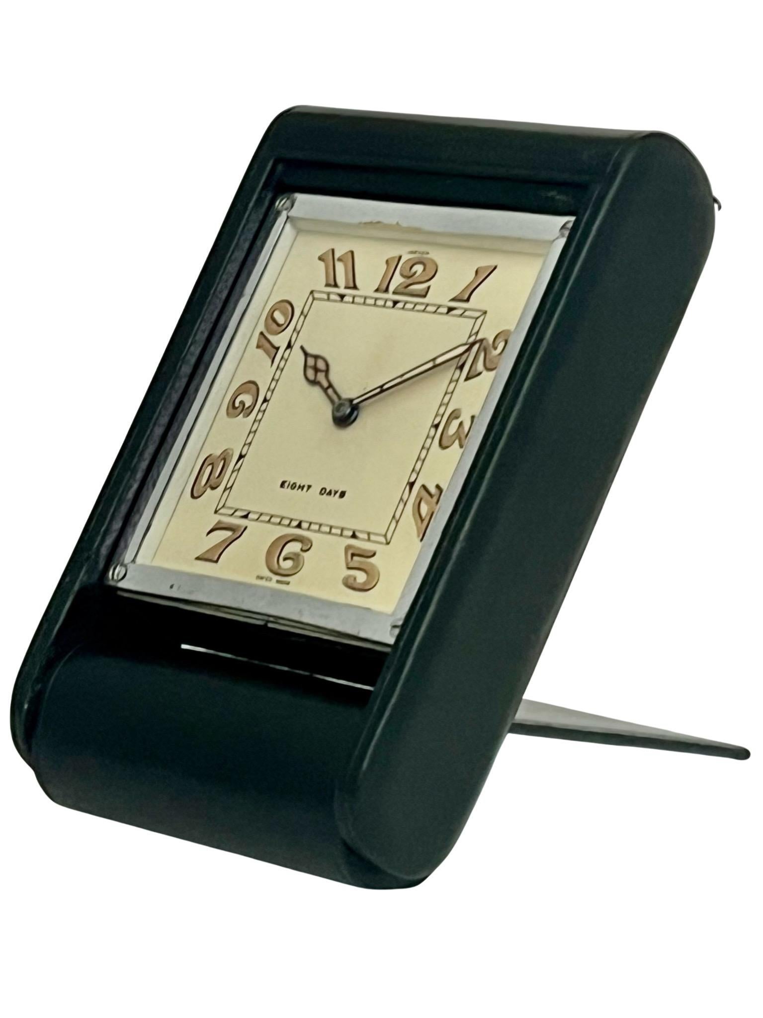 Horloge de voyage pliante Jaeger LeCoultre de huit jours en cuir vert du milieu du siècle en vente 1