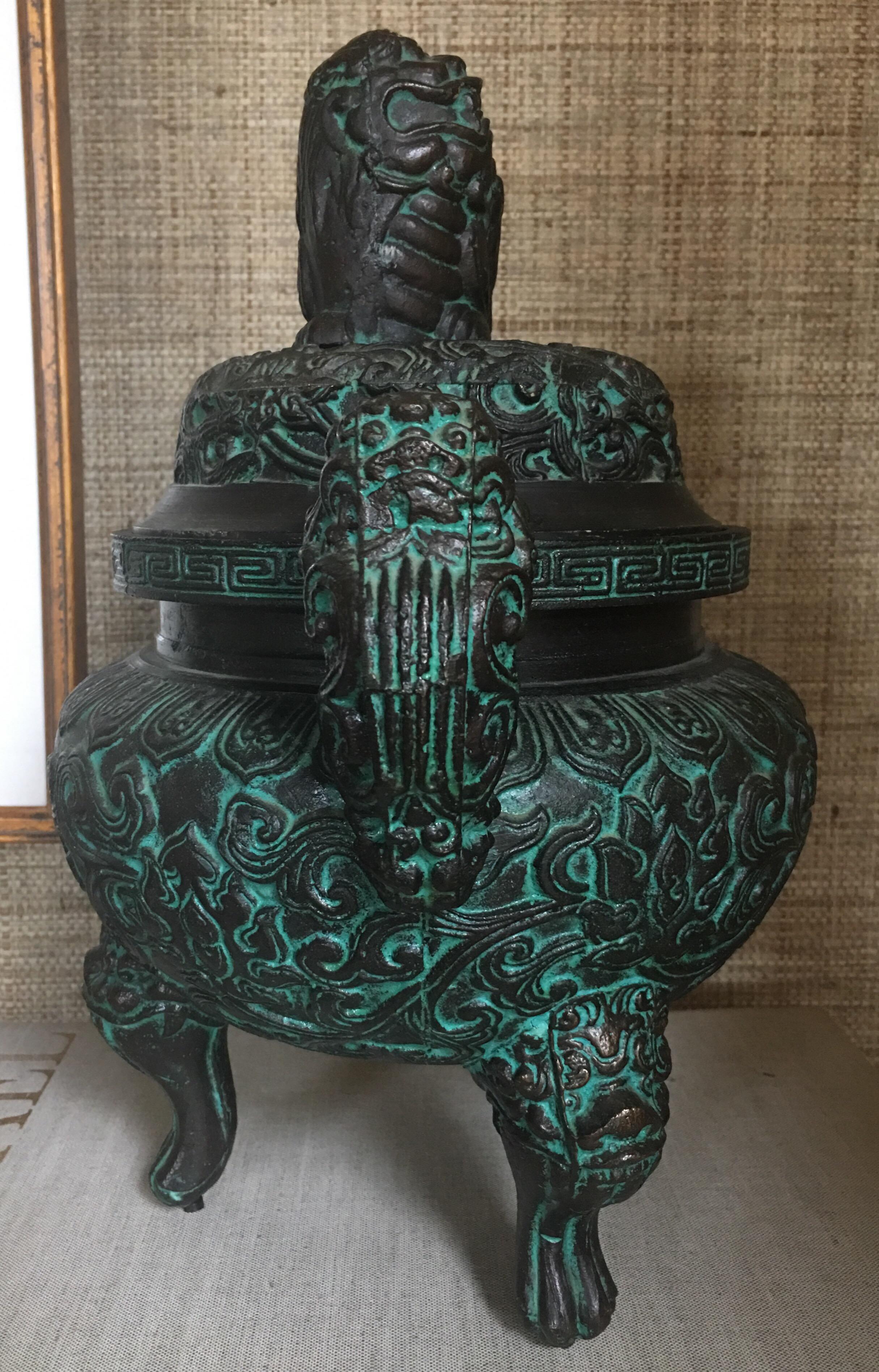 Mitte des Jahrhunderts James Mont Style Asian Style Griechischer Schlüssel Eiskübel Urne (Taiwanesisch) im Angebot