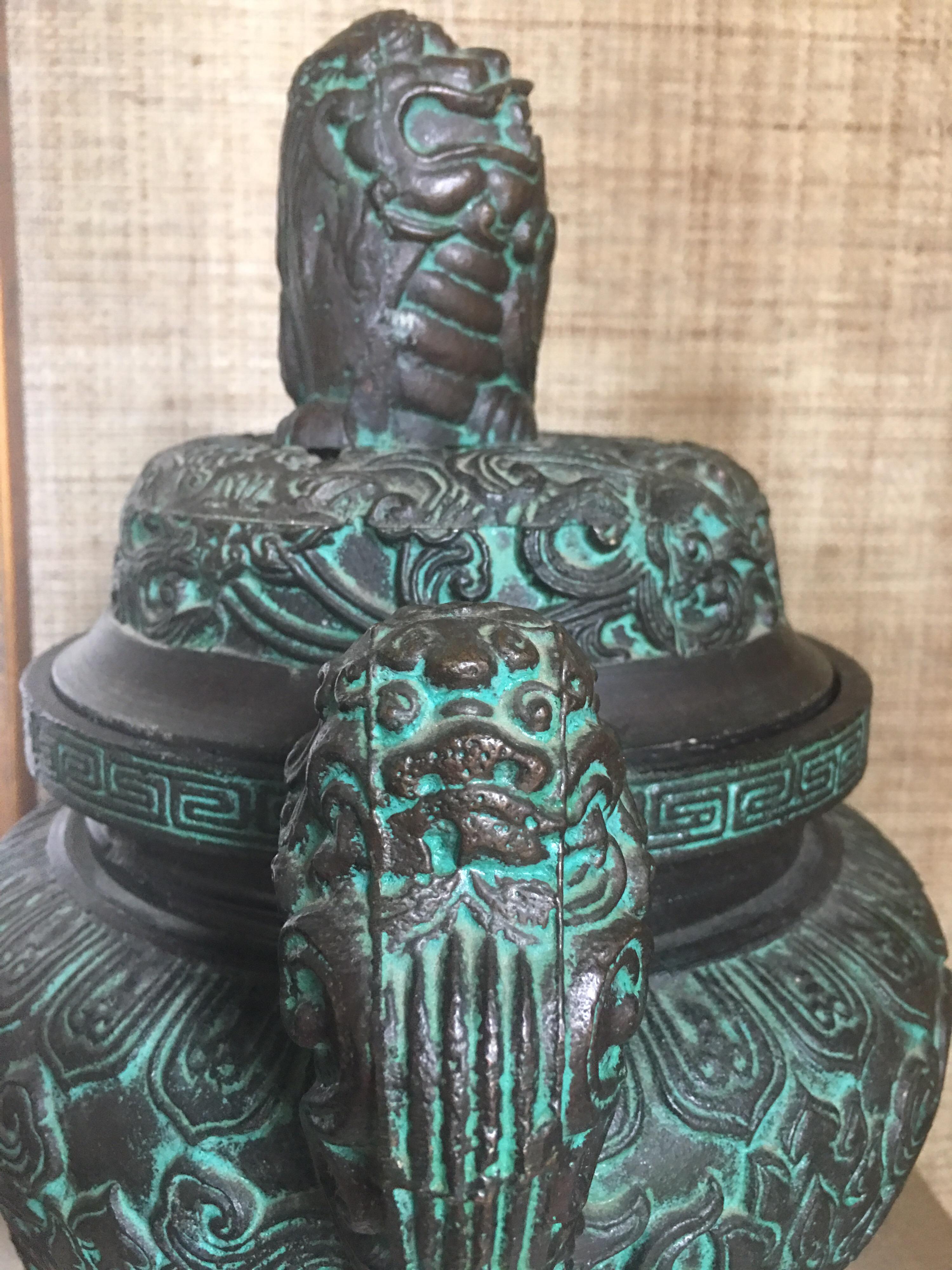 Mitte des Jahrhunderts James Mont Style Asian Style Griechischer Schlüssel Eiskübel Urne (Mitte des 20. Jahrhunderts) im Angebot