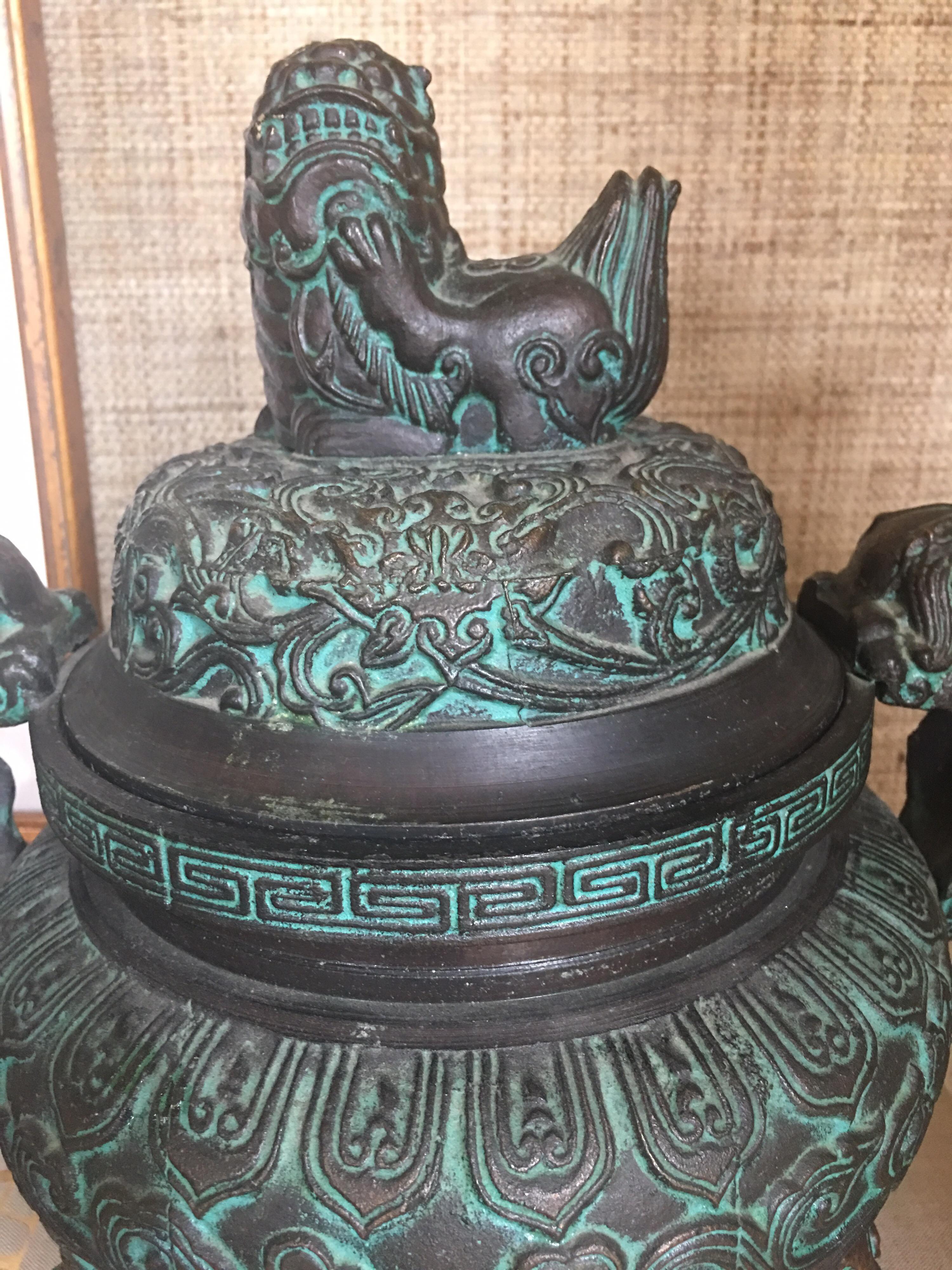 Midcentury James Mont Style Asian Style Greek Key Ice Bucket Urn In Good Condition For Sale In Lambertville, NJ