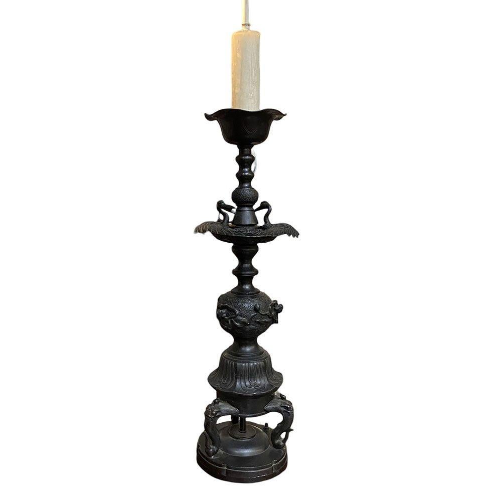 Mid-Century James Mont Style Bronze Chinese-inspired Table Lamp For Sale 3